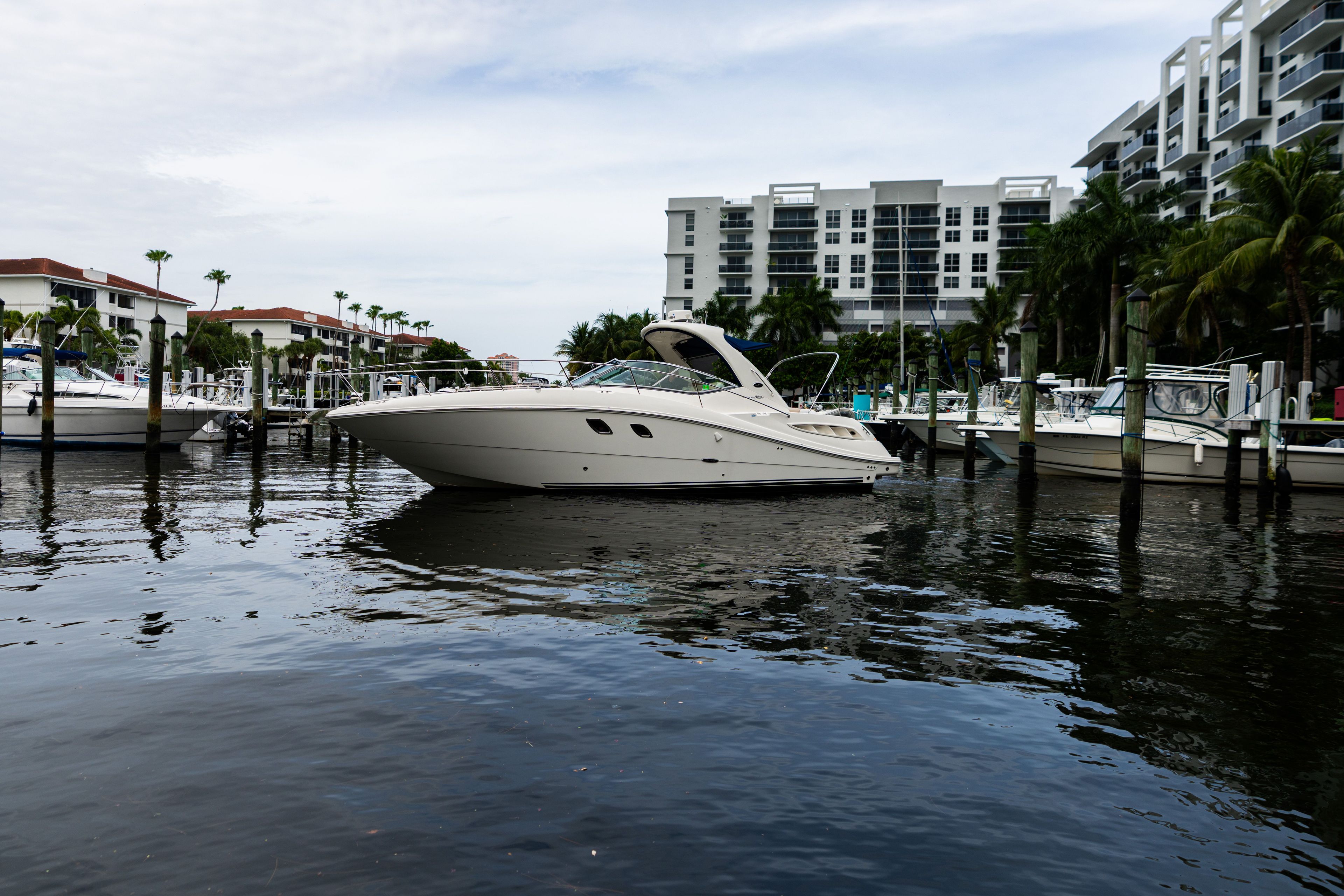 2010 Sea Ray Sundancer 330 - 18