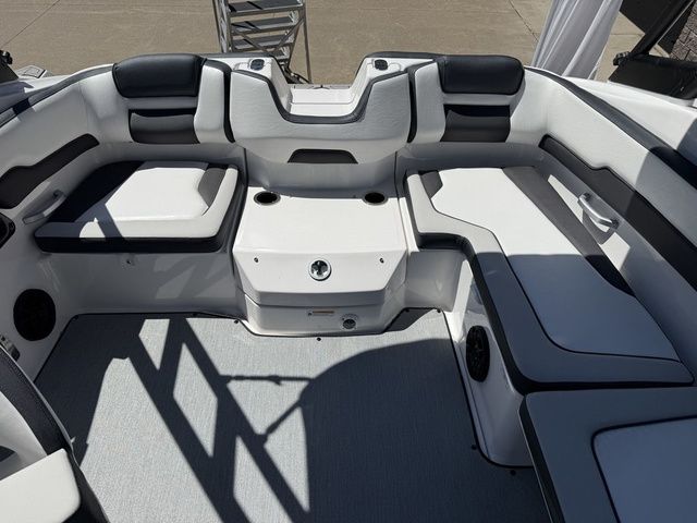 2026 Yamaha Boats AR195 - 9