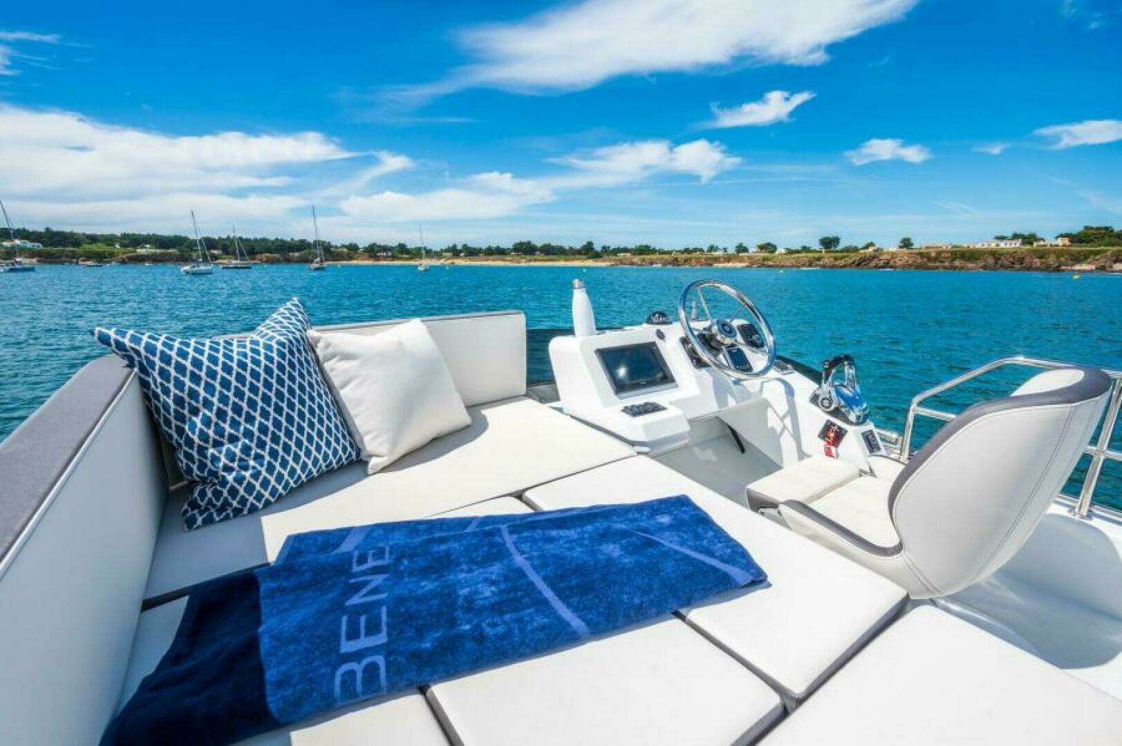 2026 Beneteau Antares 11 Fly - Image 11