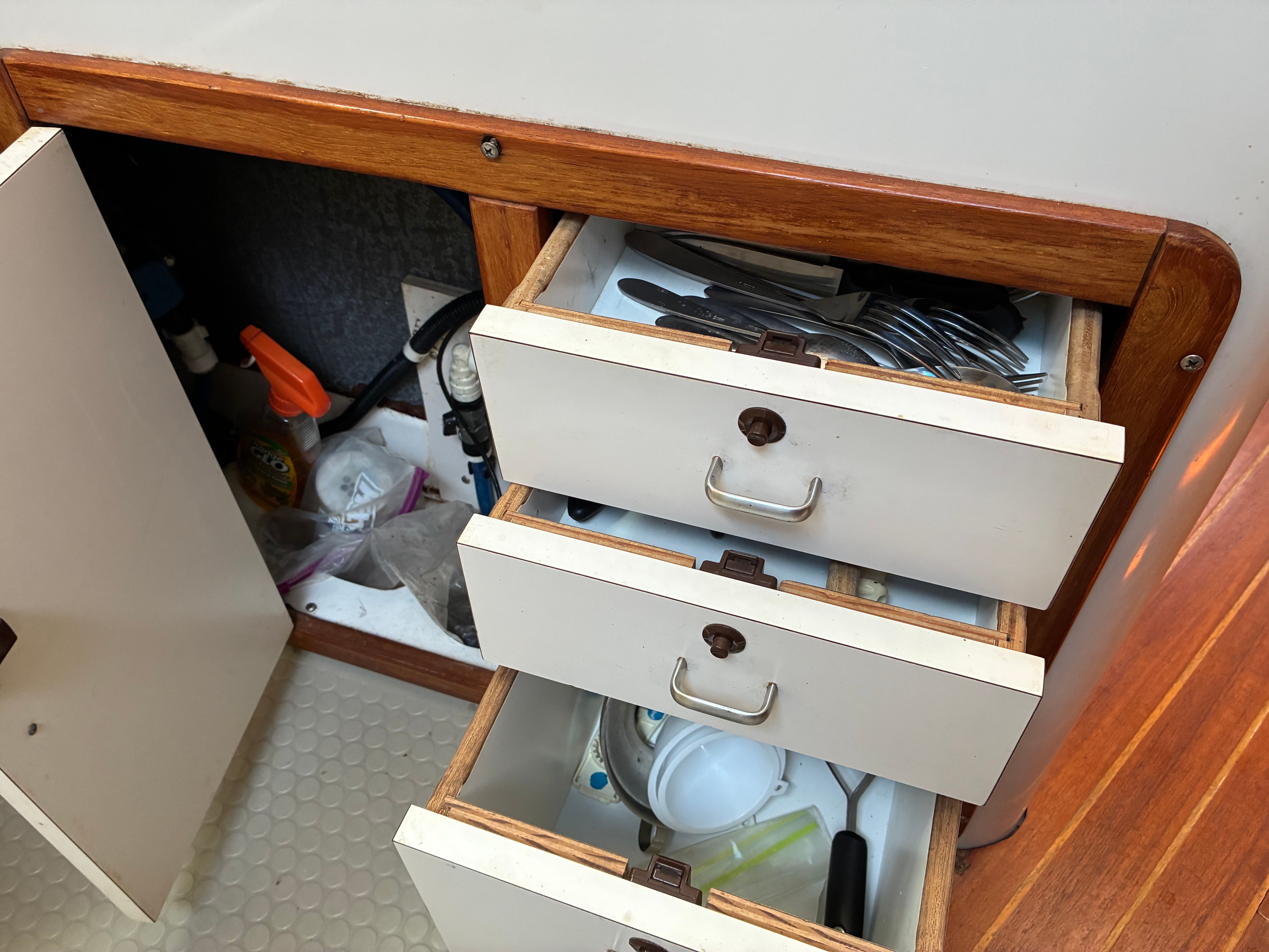 1995 Catalina 320 - 35
