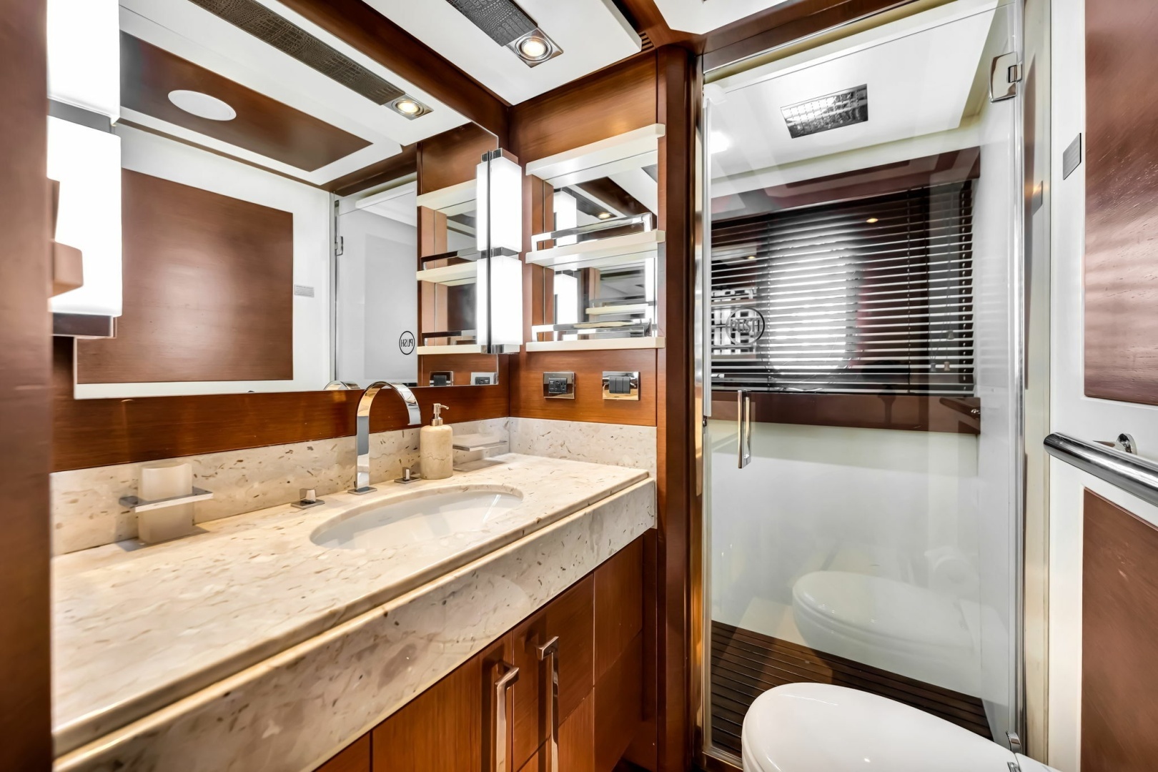 2005 Azimut 105 - Image 120