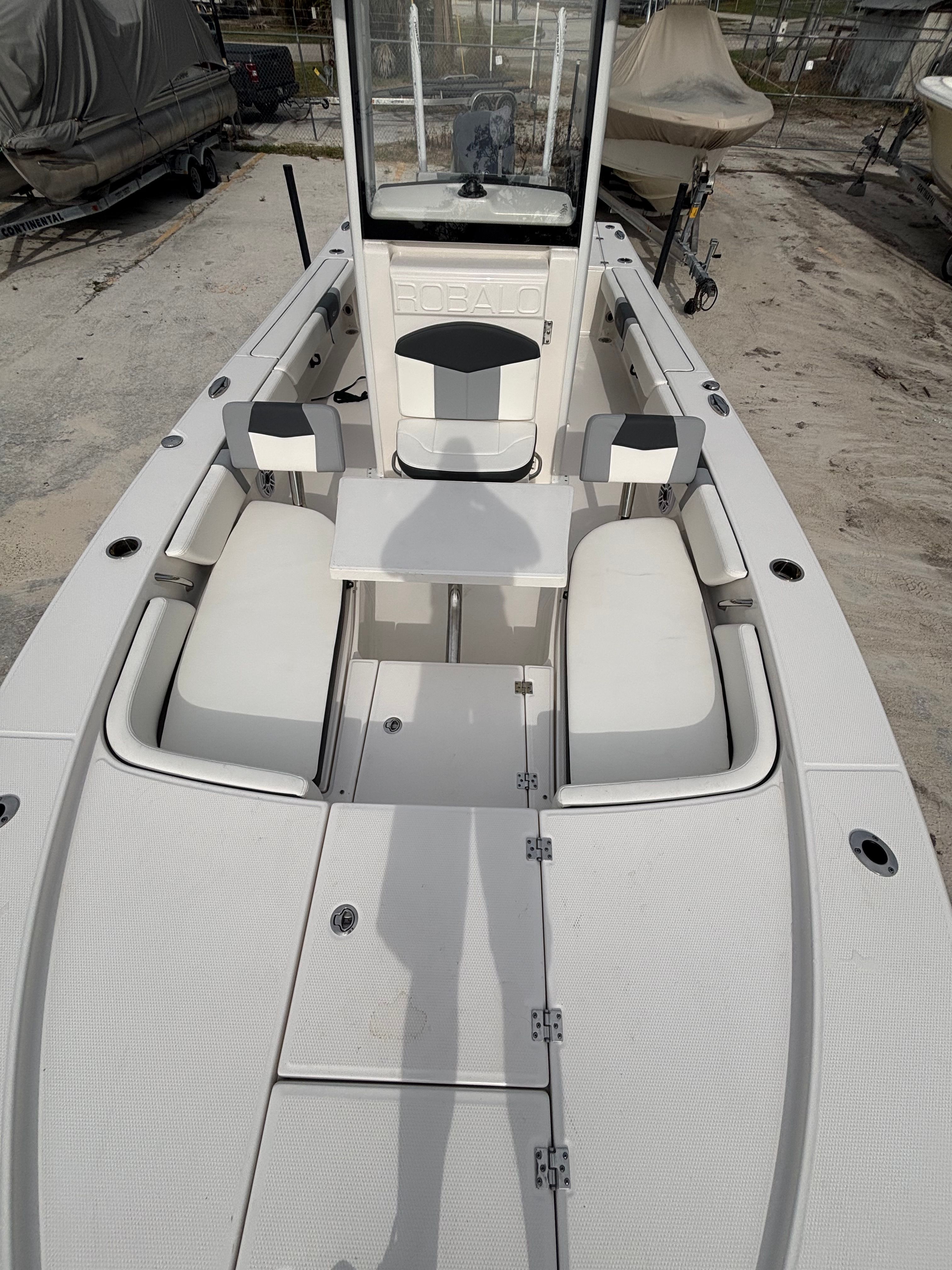 2024 Robalo CAYMAN - 29