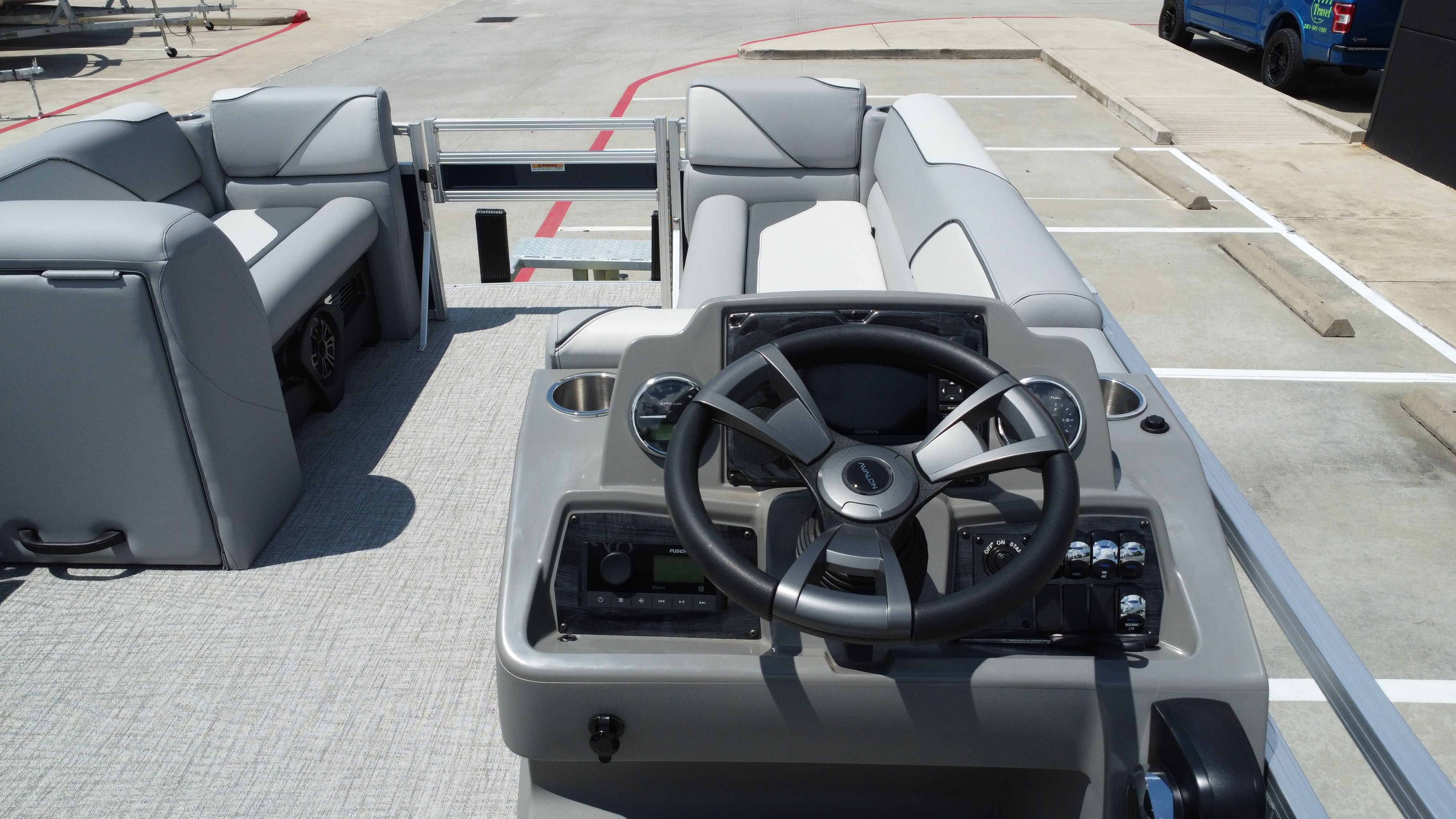 2026 Avalon Venture Rear Fish - 21' - 27