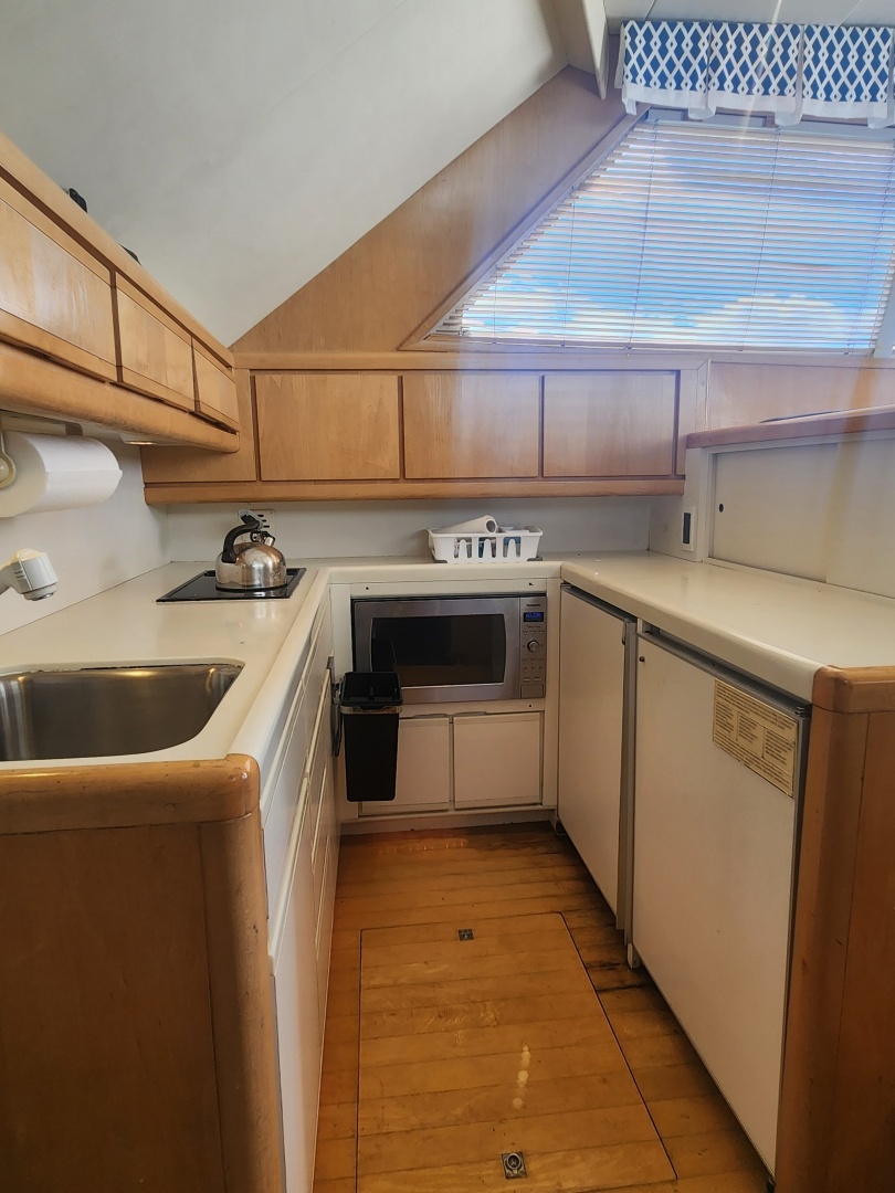 1995 Bertram — - Image 15