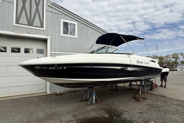 2015 Sea Ray 240 Sundeck