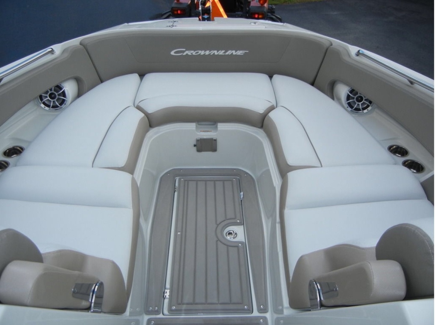 2018 Crownline Eclipse E30 - Image 14