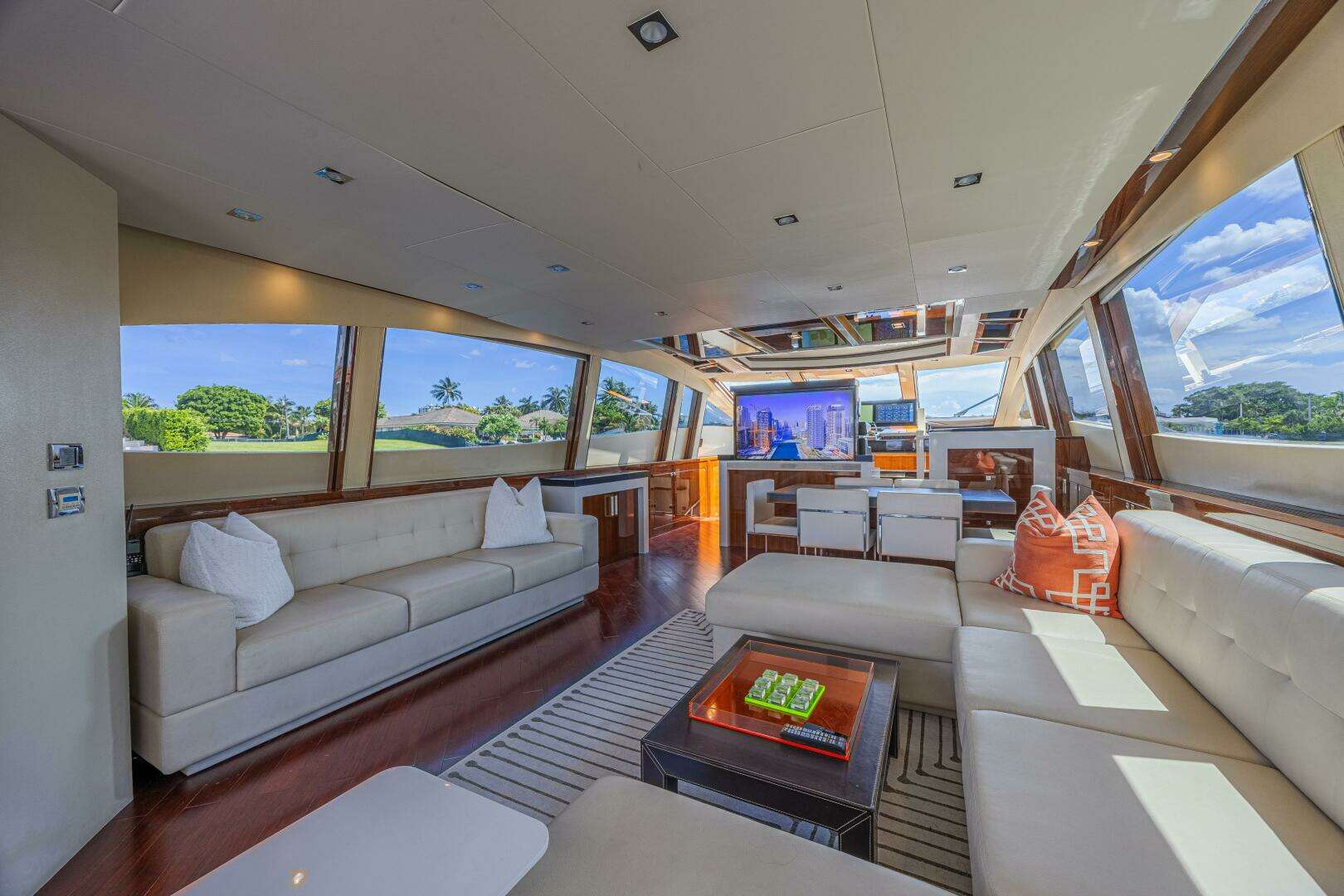 2010 Lazzara Yachts LSX 92 - Image 27