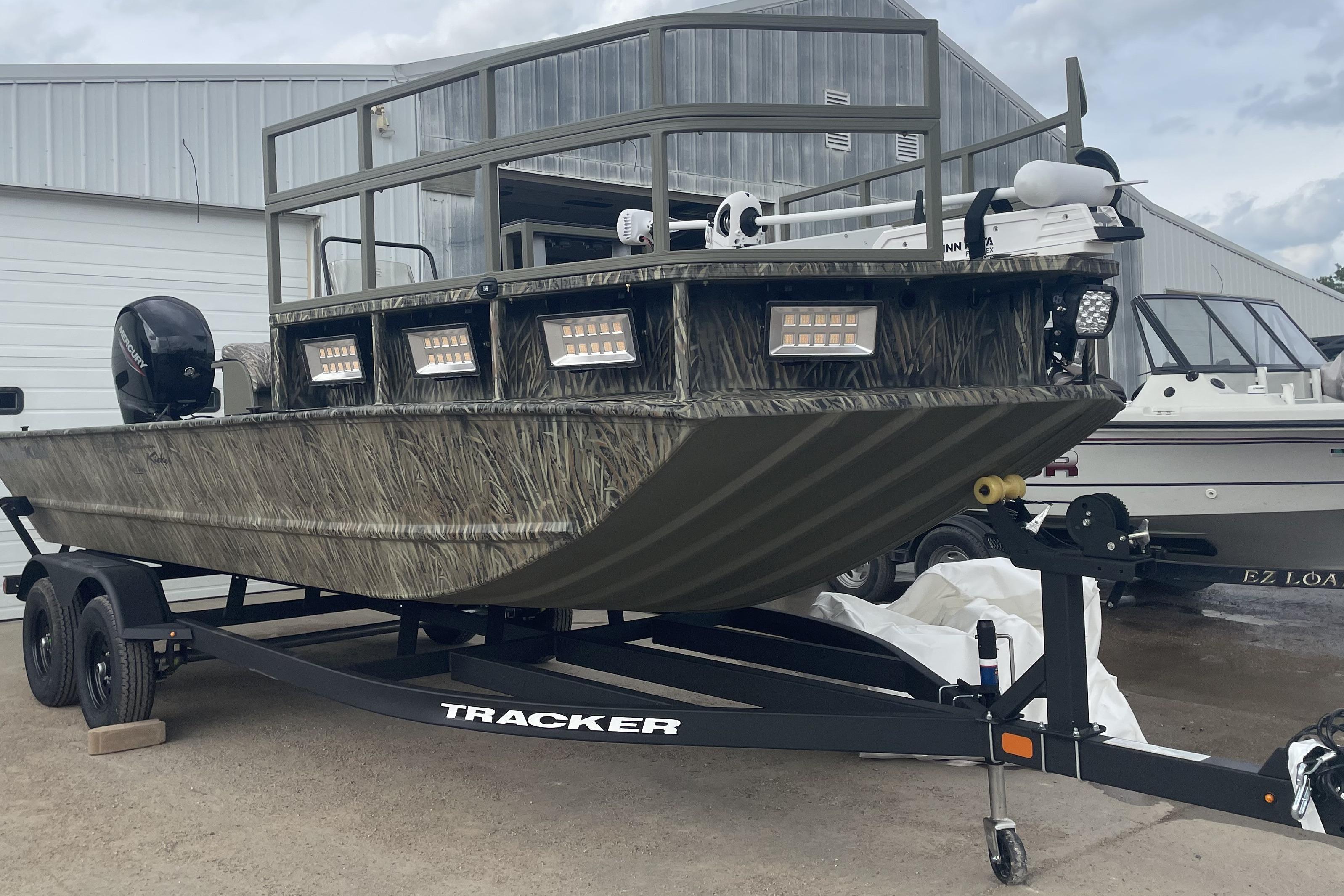 2026 Tracker Grizzly 2072 CC Sportsman Kicker