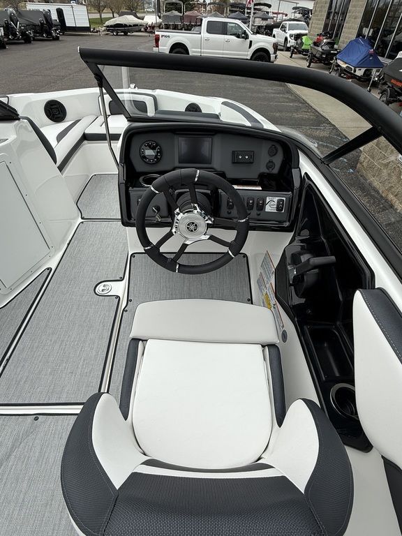 2025 Yamaha Boats AR195 - 25