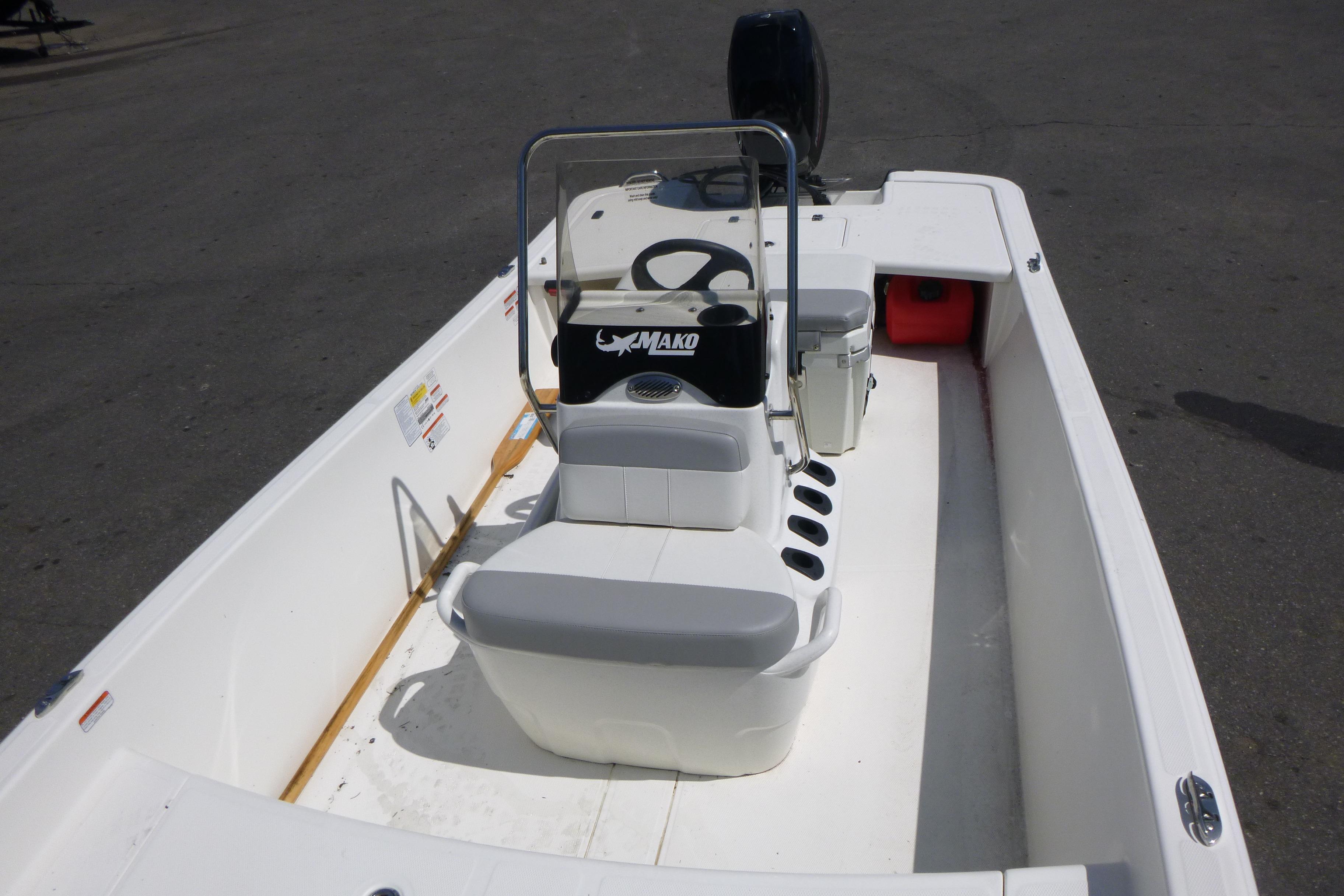 2024 Mako Pro Skiff 17 CC boat interior with console and seating.