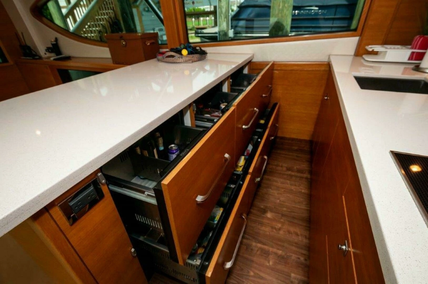 2016 Hatteras GT60 - Image 16