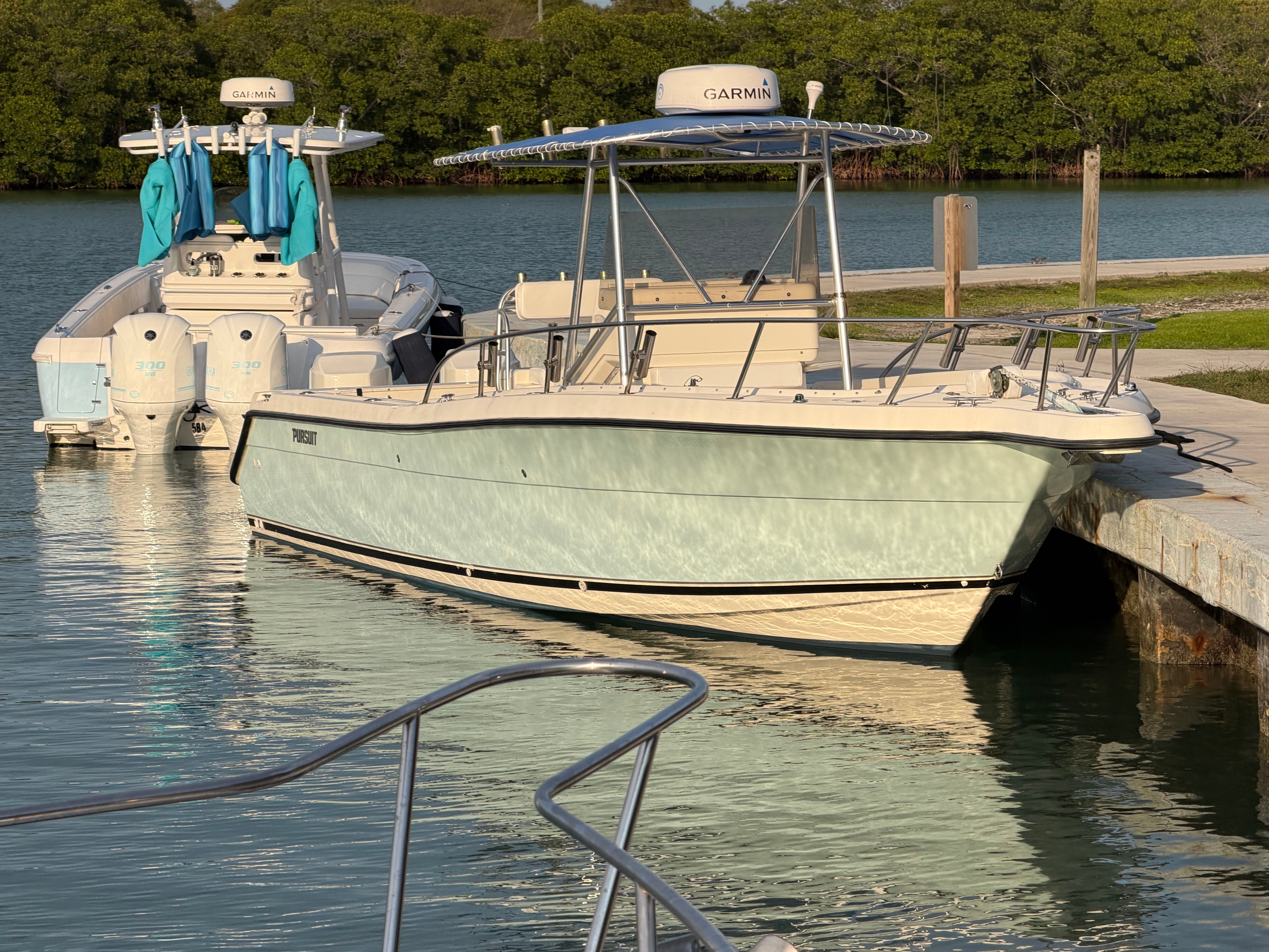 2004 Pursuit 2870 boat docked with Garmin equipment.