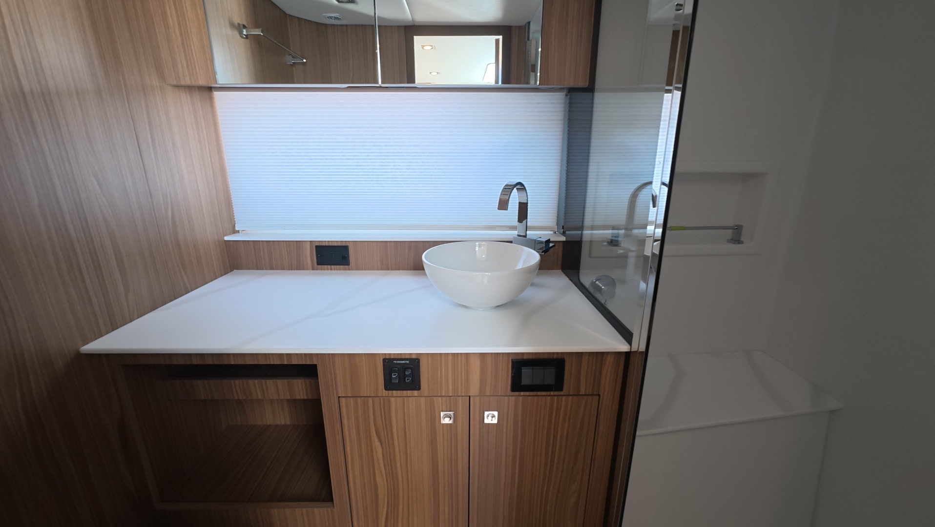 2026 Cruisers Yachts 50GLS OB - Image 46