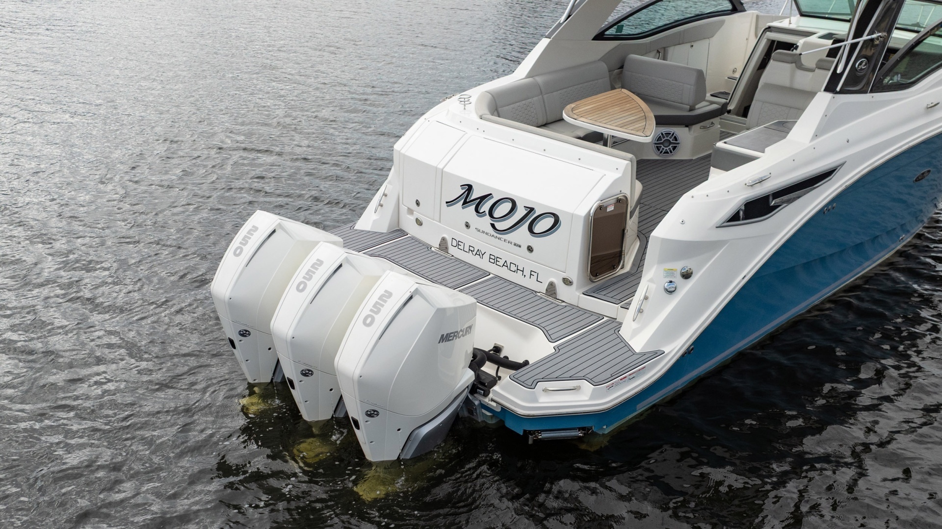 2021 Sea Ray Sundancer 320 Outboard - Image 2