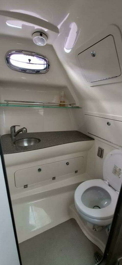 2013 Boston Whaler Conquest 315 - Image 24