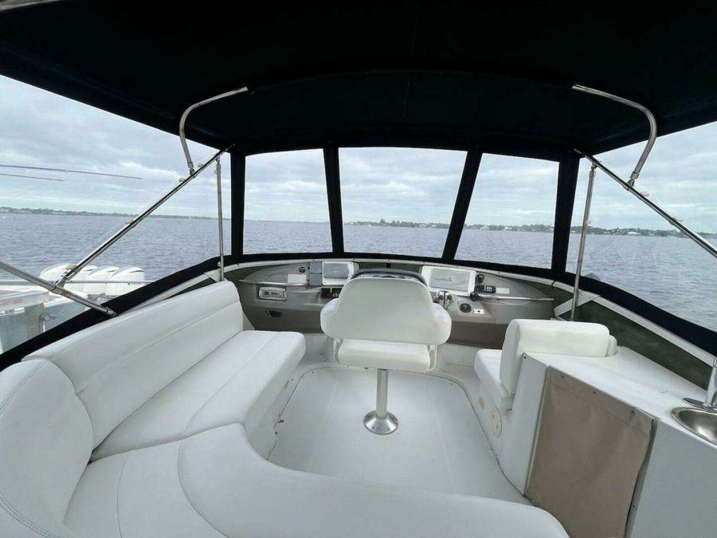 2000 Carver 396 Motor Yacht - Image 6