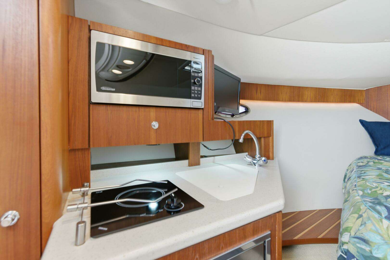 2011 Tiara Yachts 3100 Open - Image 26