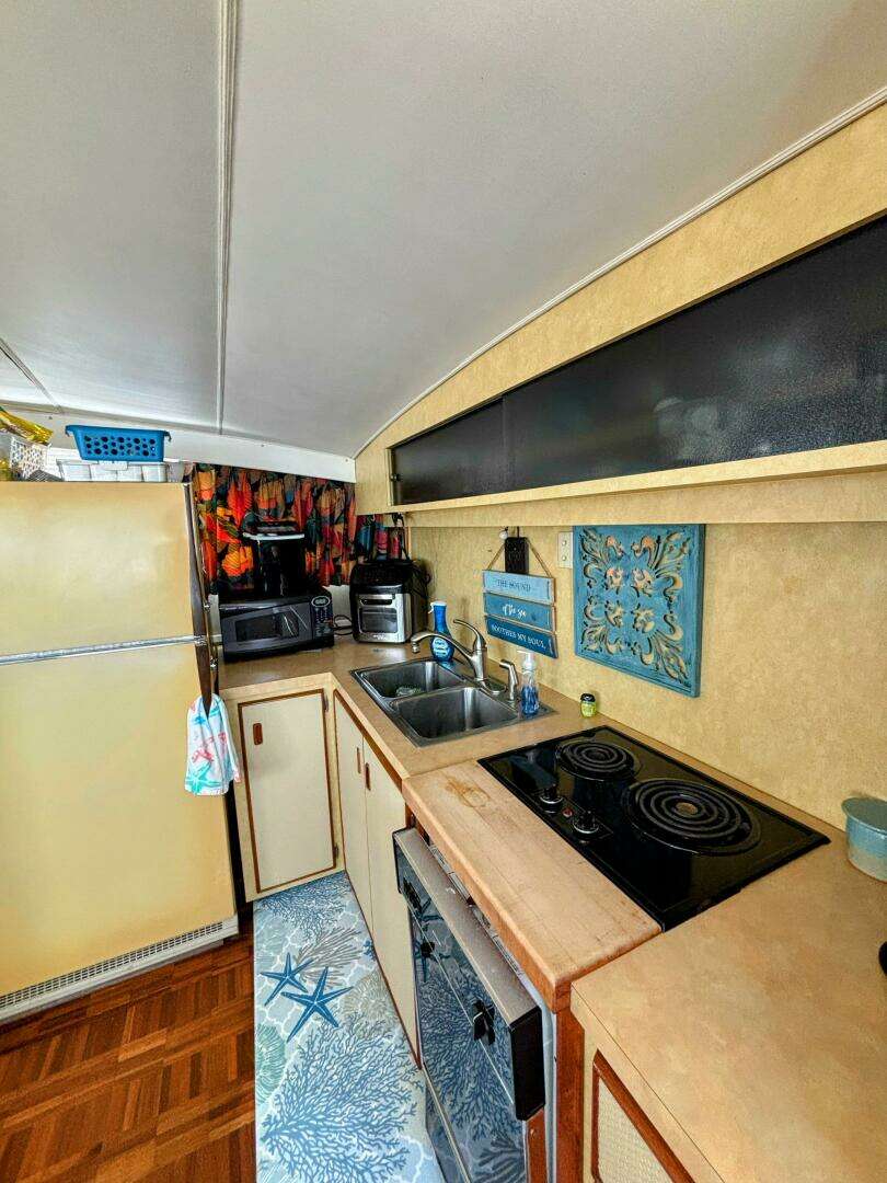 1977 Bertram 42 Motor Yacht - Image 30