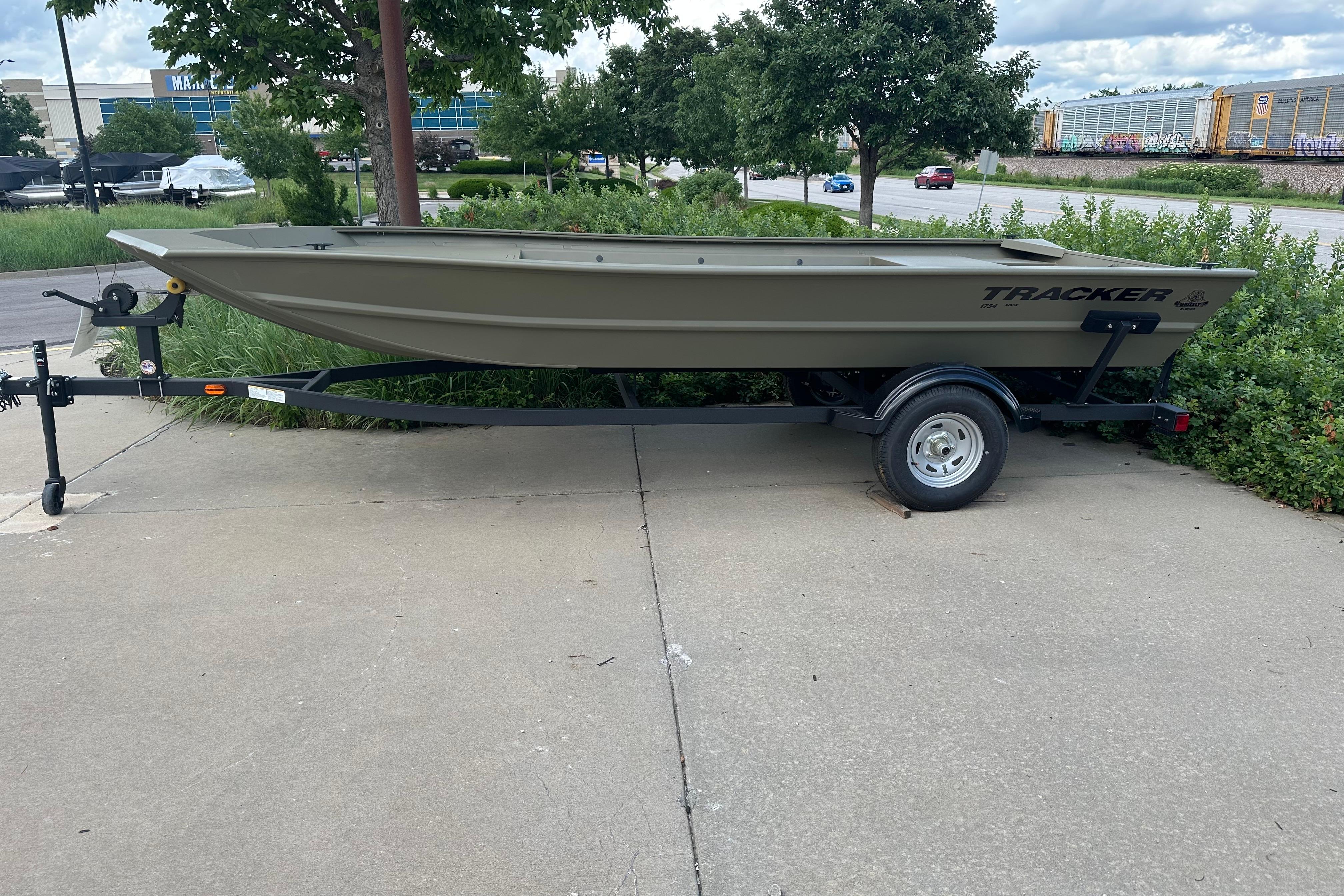 2026 Tracker Grizzly 1754 Utility