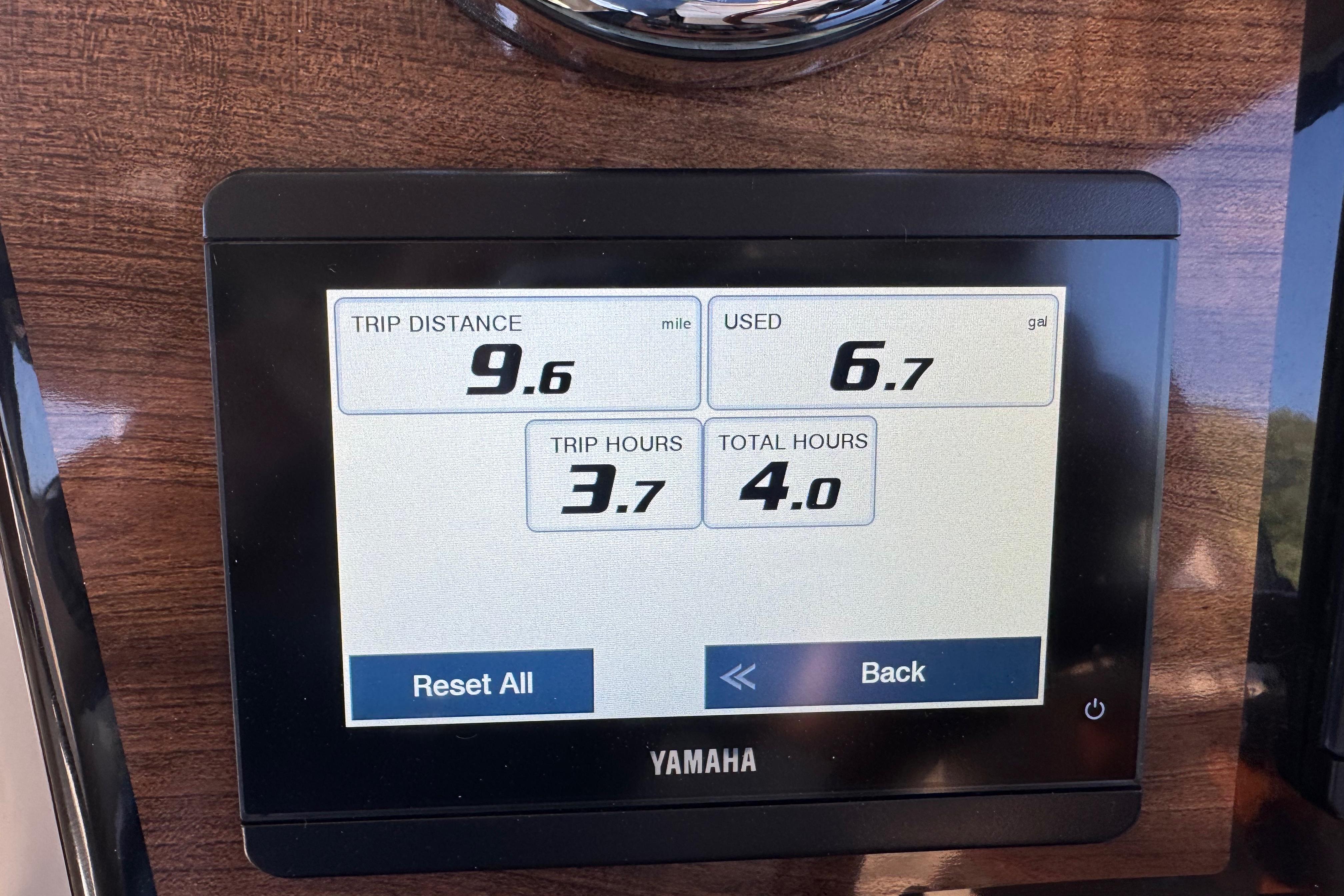 Yamaha display showing trip data: 9.6 miles, 6.7 gallons used, 3.7 trip hours. Ranger Tugs R-25.