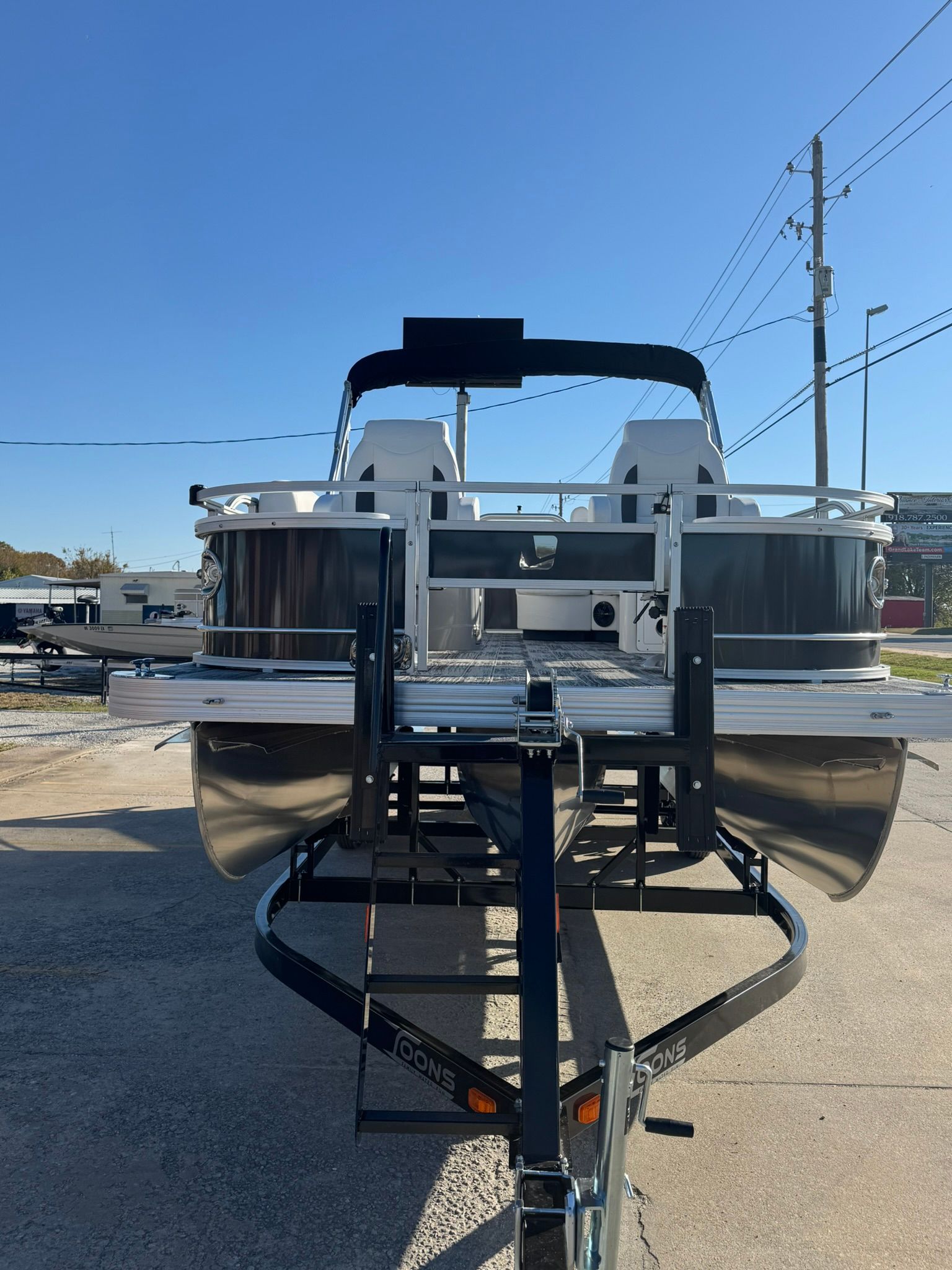 Landau 23C Atlantis 2026 pontoon boat on trailer, side view.