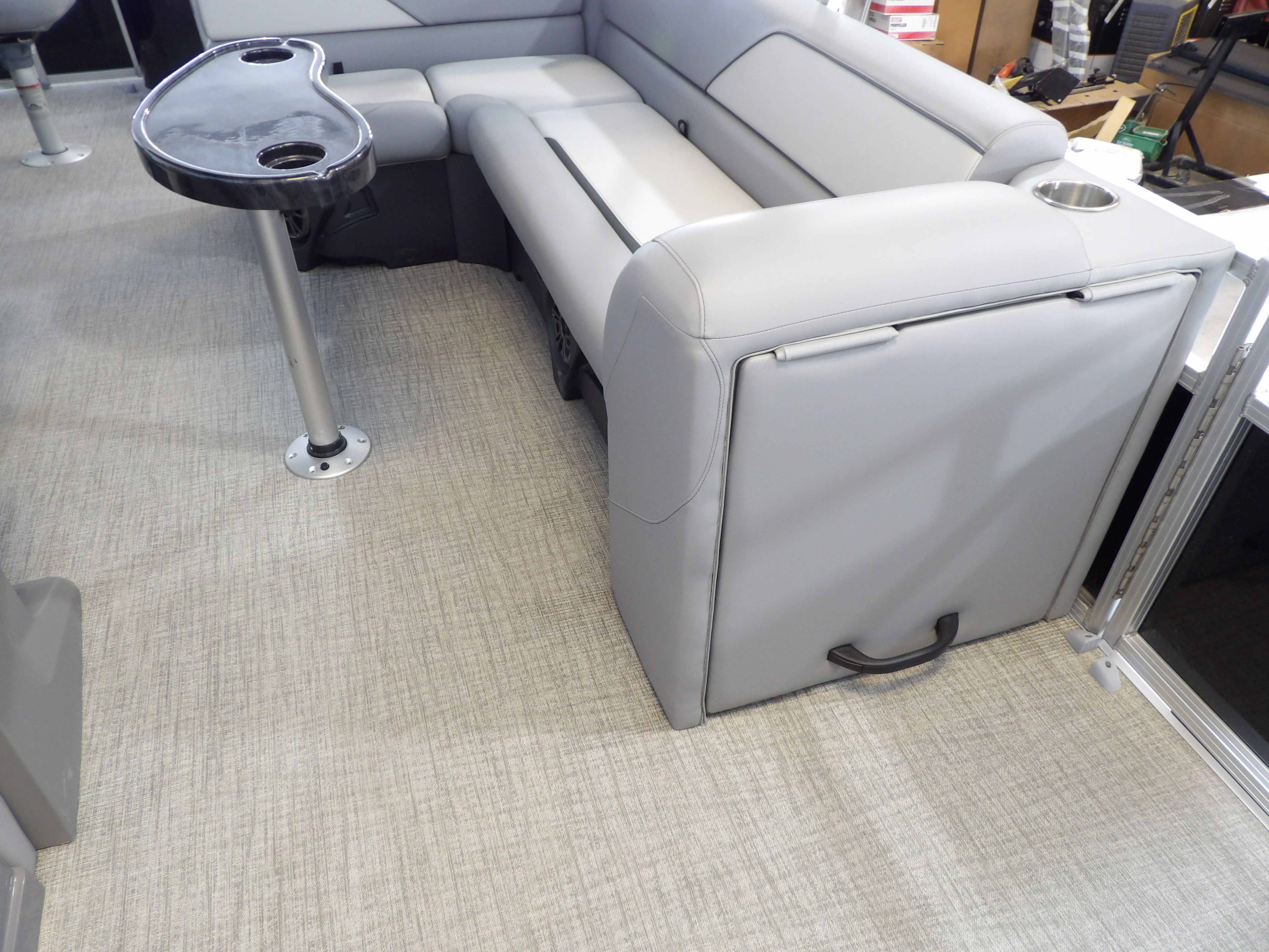2026 Avalon Venture 85 Rear Fish - 21' - 7