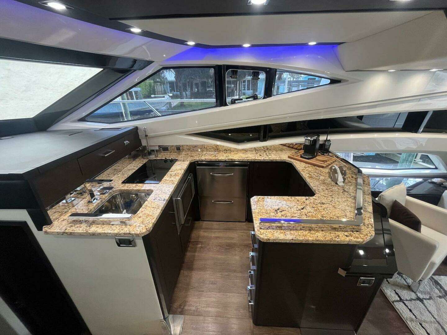 2017 Marquis 500 Sport Yacht - Image 30