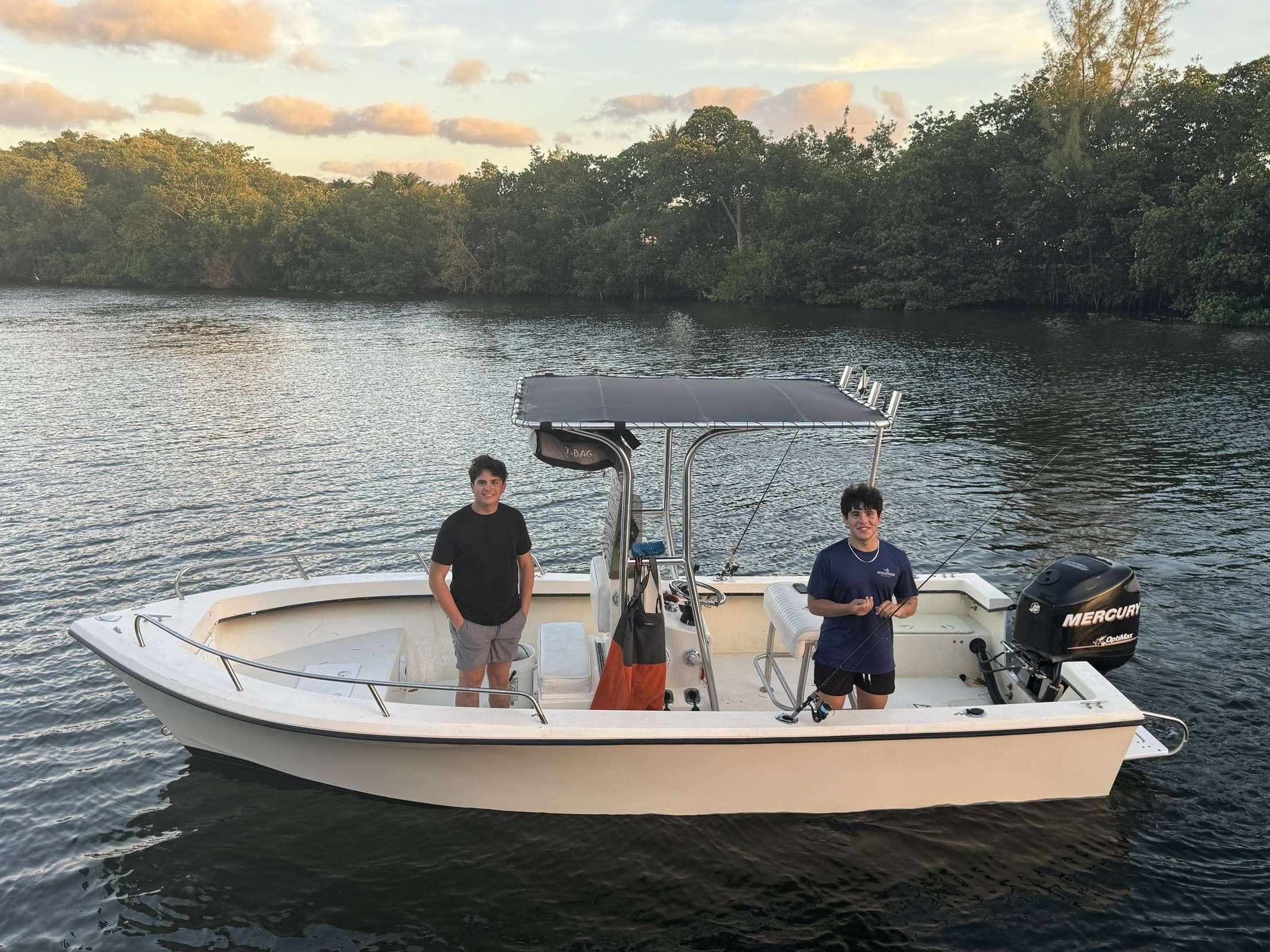 1996 May-Craft 19 CENTER CONSOLE - 2