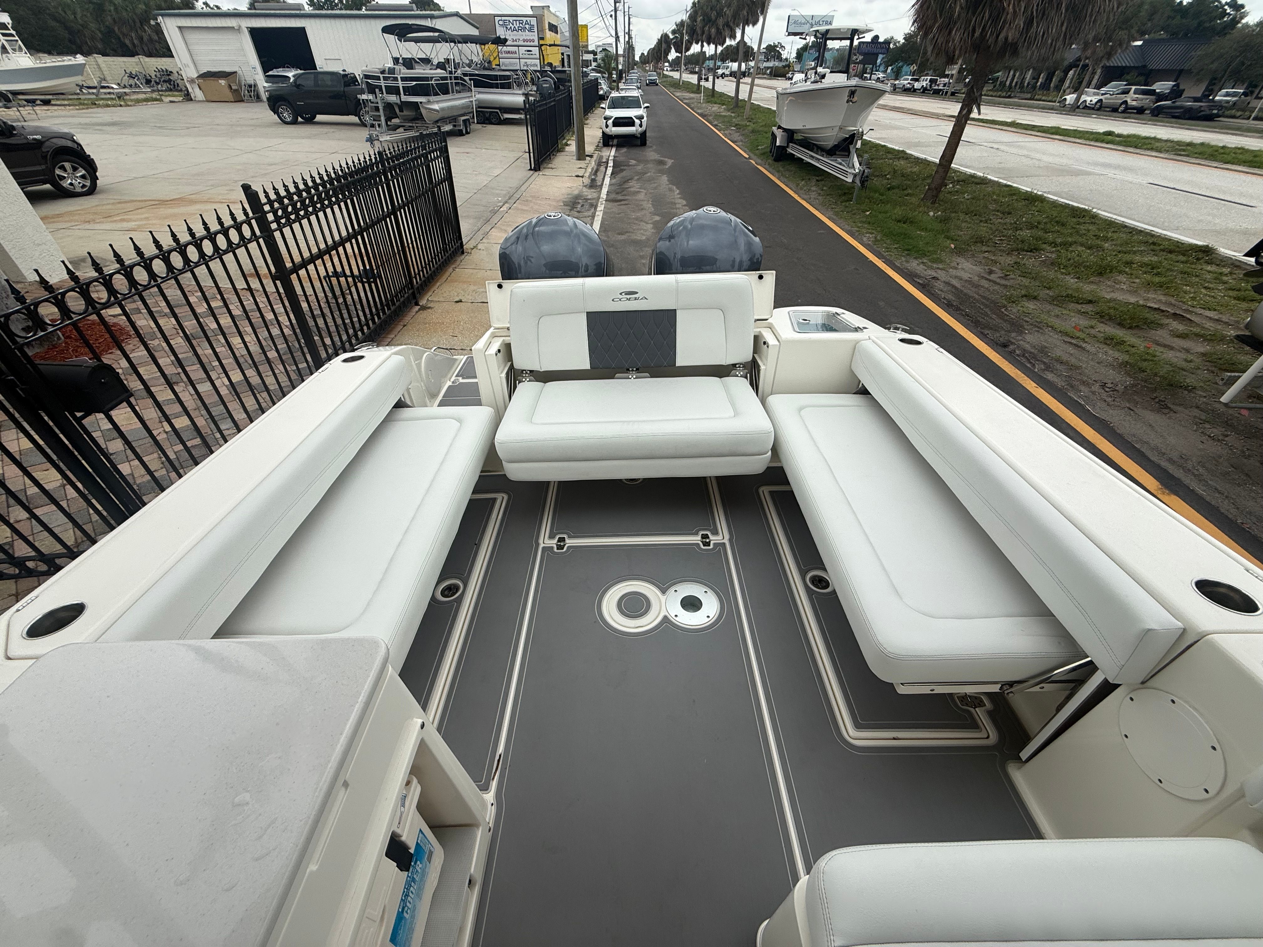 2021 COBIA 280 DC - Image 10