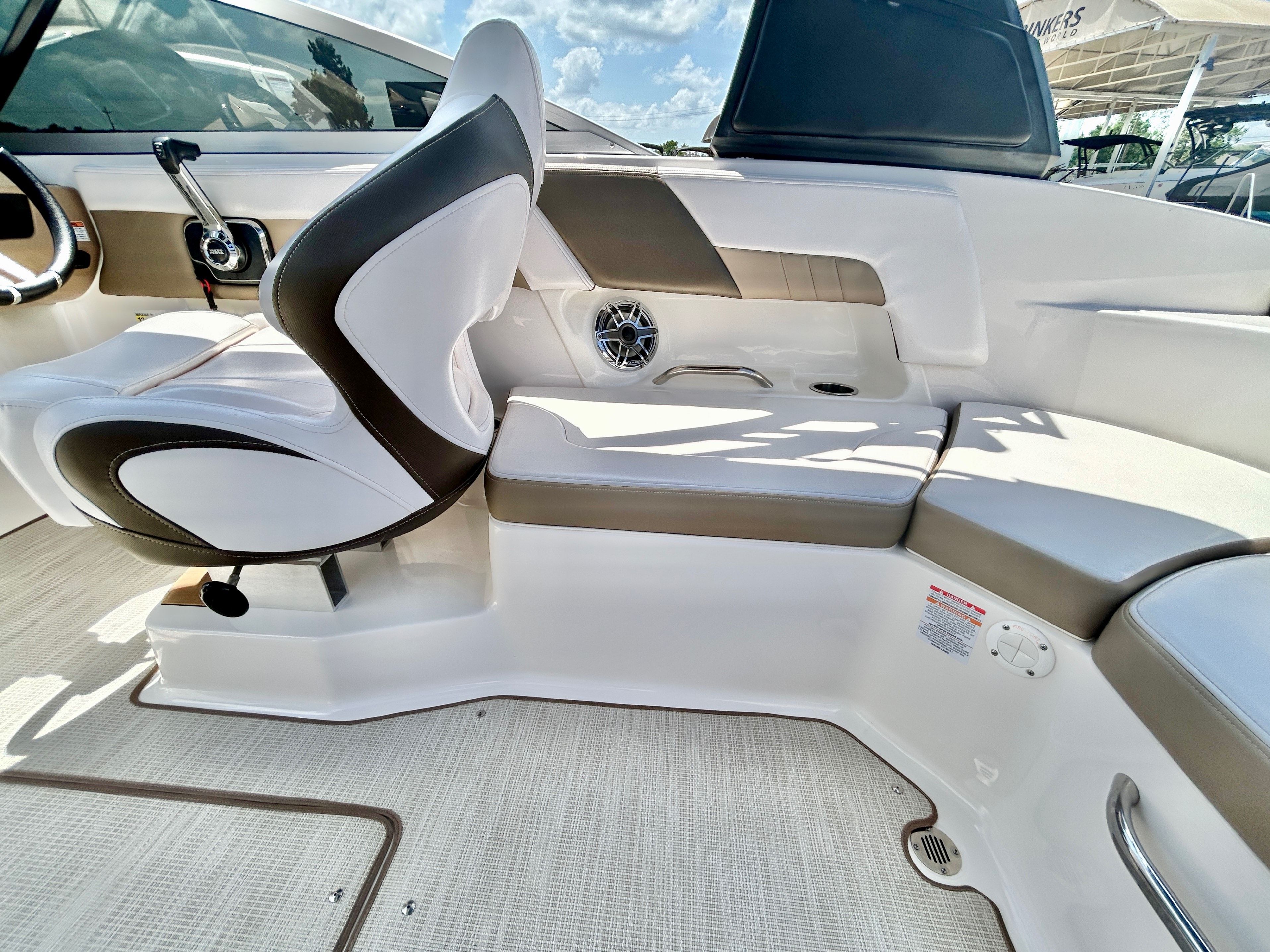 2018 Chaparral 23 Surf - 53