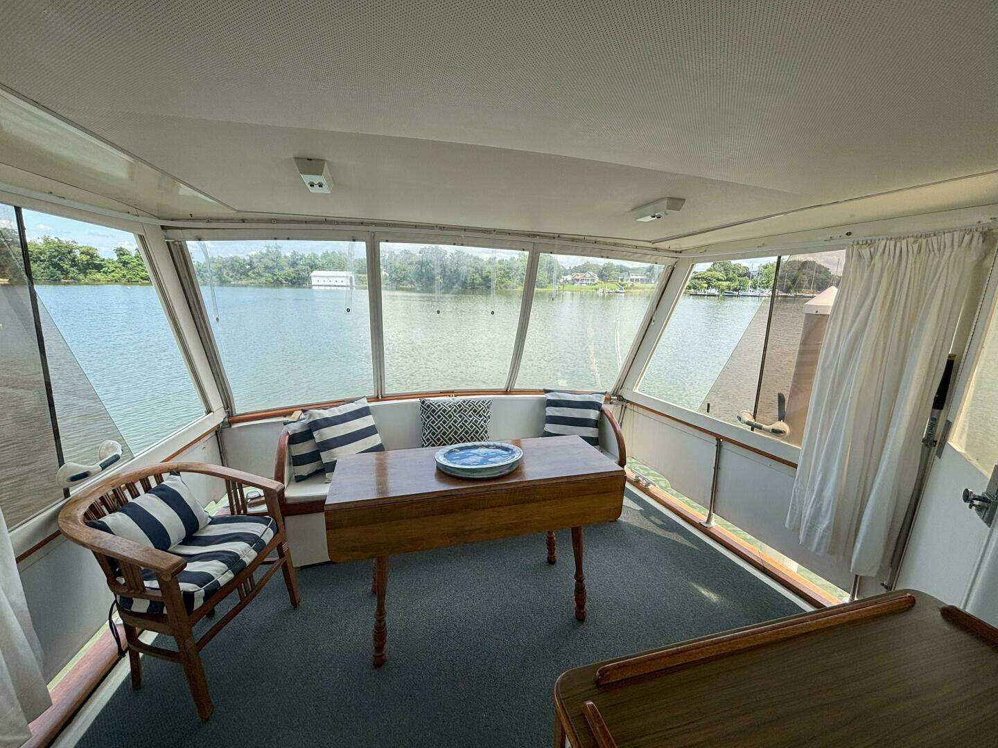1972 Matthews 4 Flush Deck - Image 33