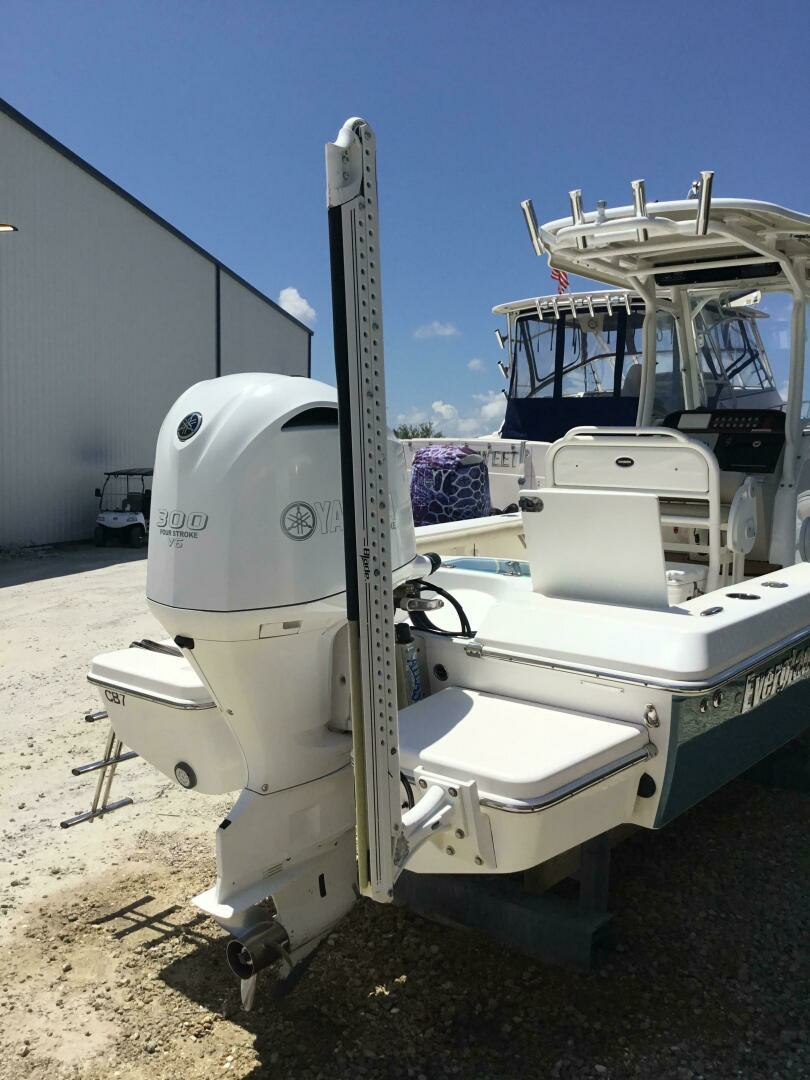 2016 Everglades 243CC - Image 7
