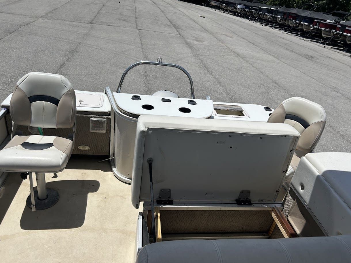 2003 Godfrey 2400F - 10