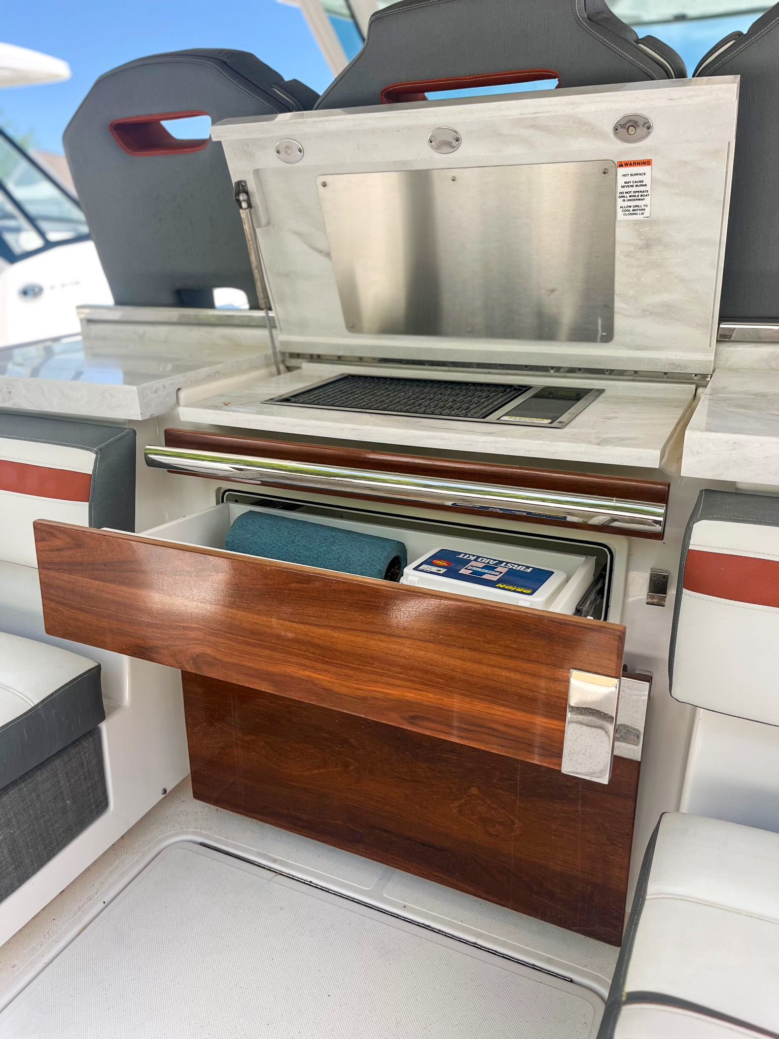 2019 TIARA YACHTS 38 LS - Image 11