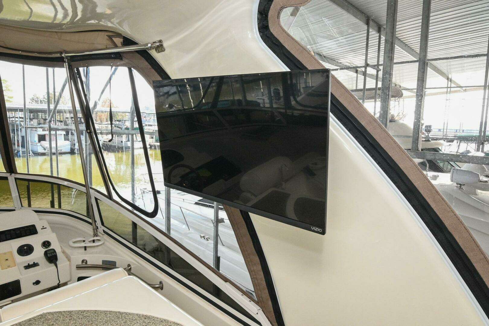 2002 Cruisers Yachts 5000 Sedan Sport - Image 101