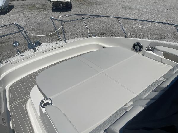 2023 Sea Ray Sundancer 320 Outboard - 15