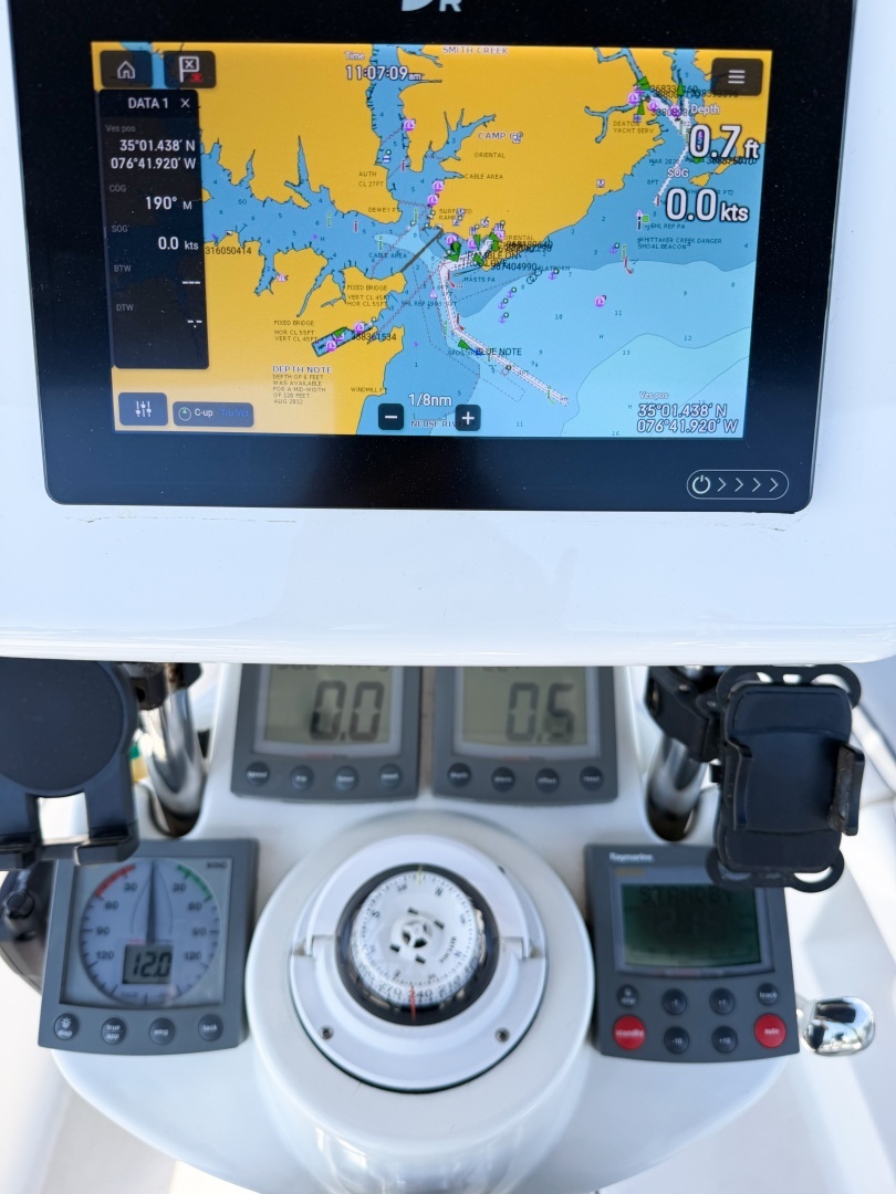 2005 Hunter 36 - Image 26