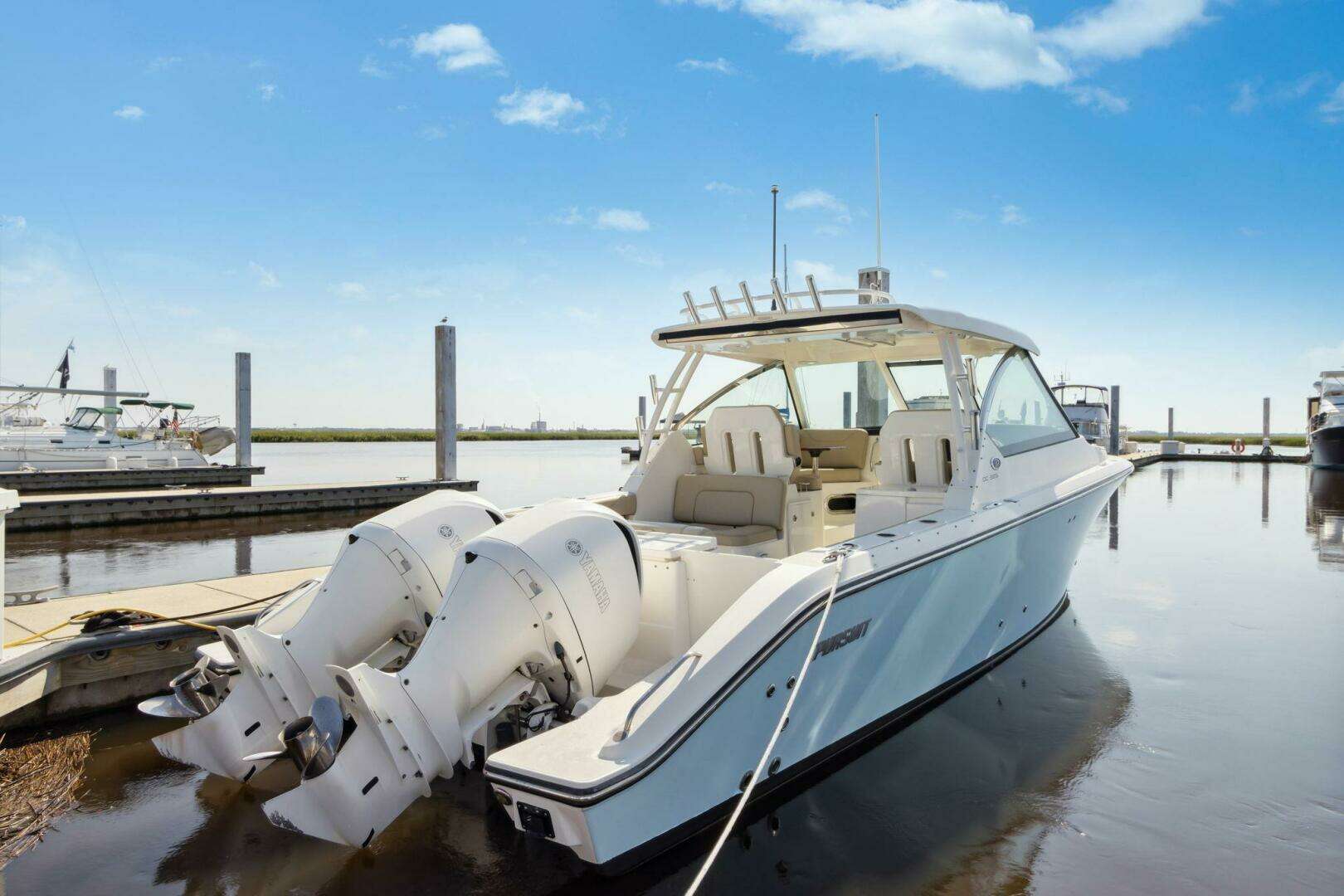 2018 Pursuit 325 DC - Image 10