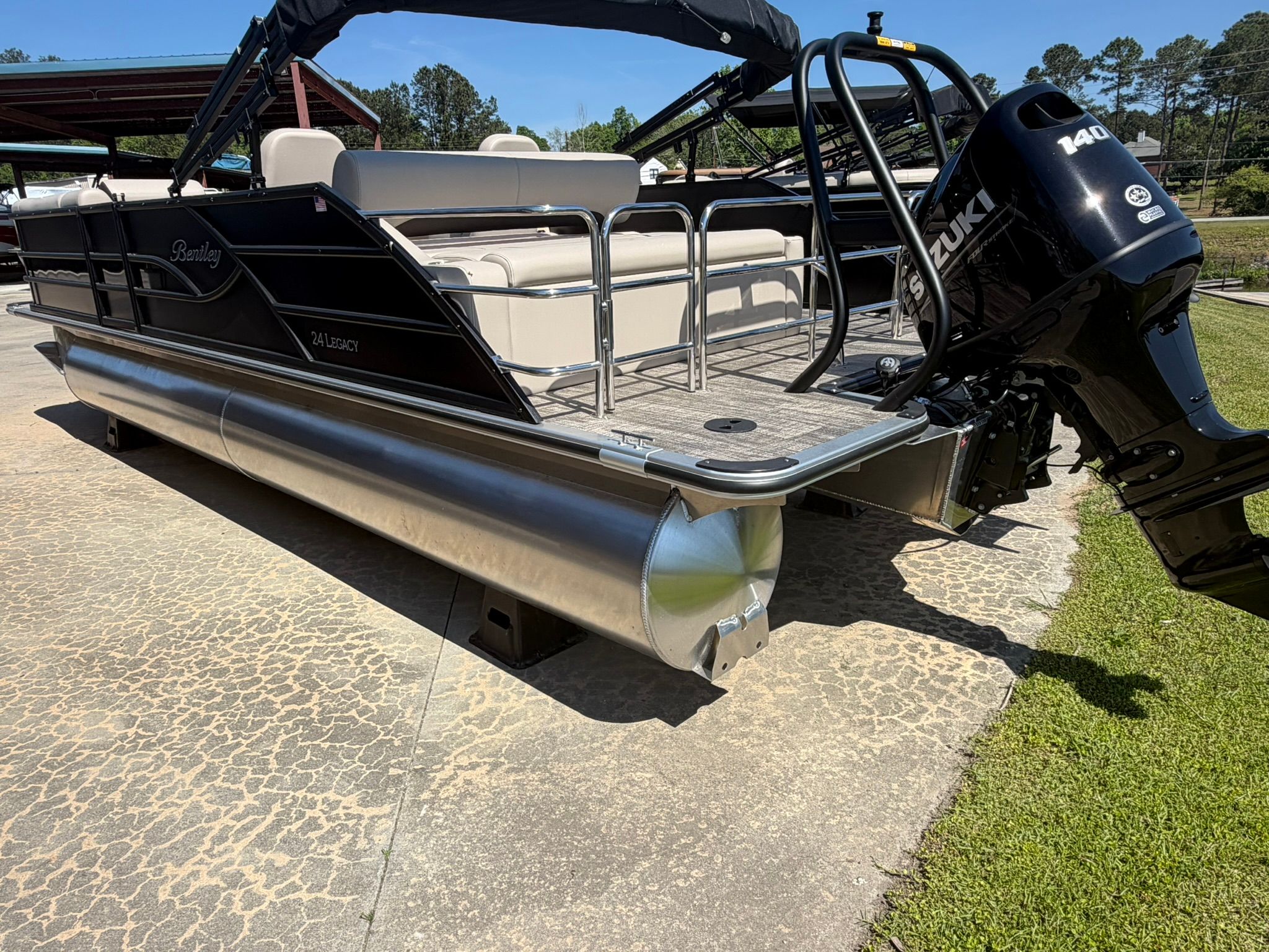 2026 Bentley Pontoons Legacy 240 Swingback - 3
