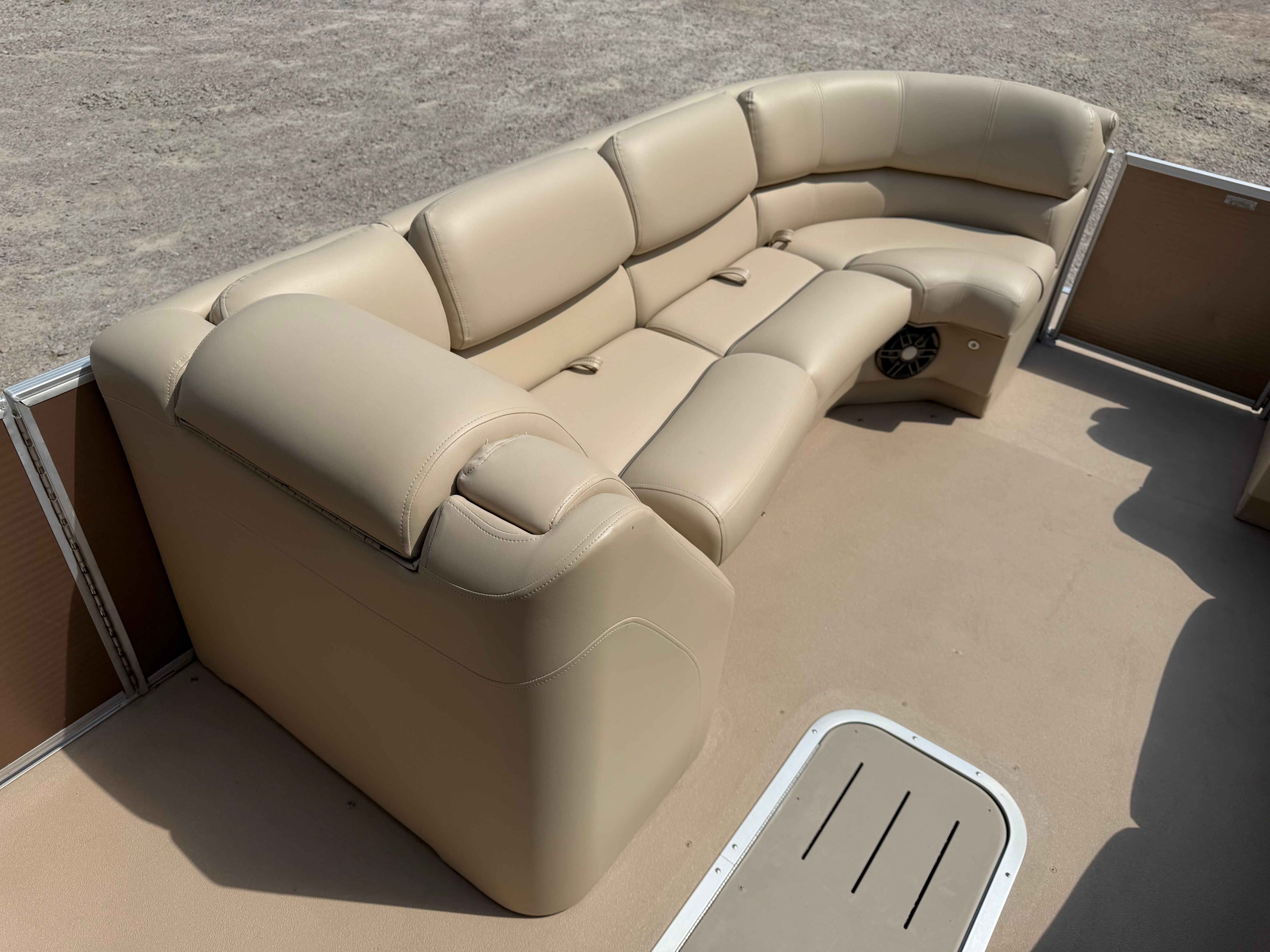 2011 BENNINGTON 2550 RCL - Image 11