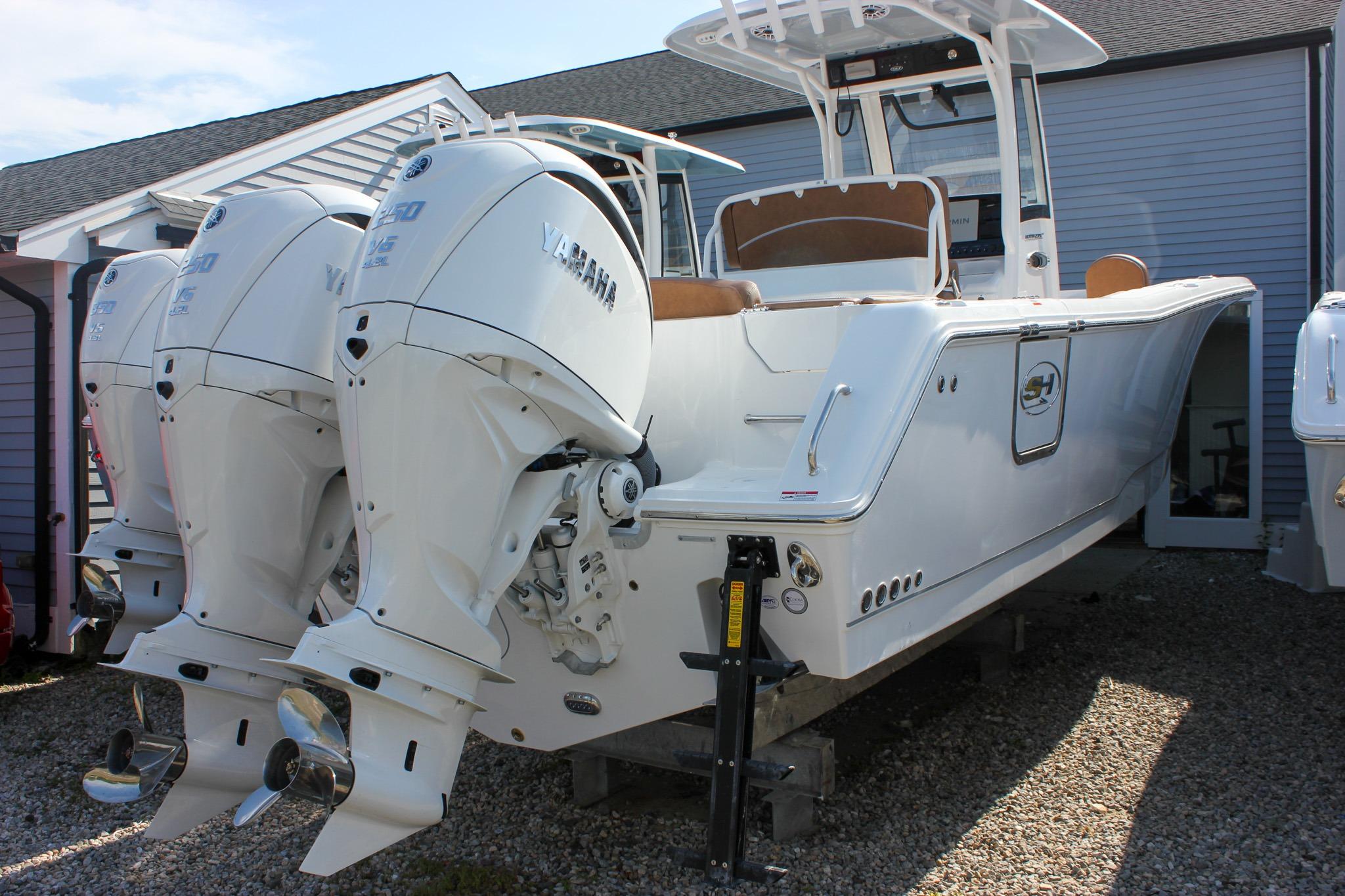 2027 Sea Hunt Ultra 275 SE boat with dual Yamaha outboard engines displayed outdoors.