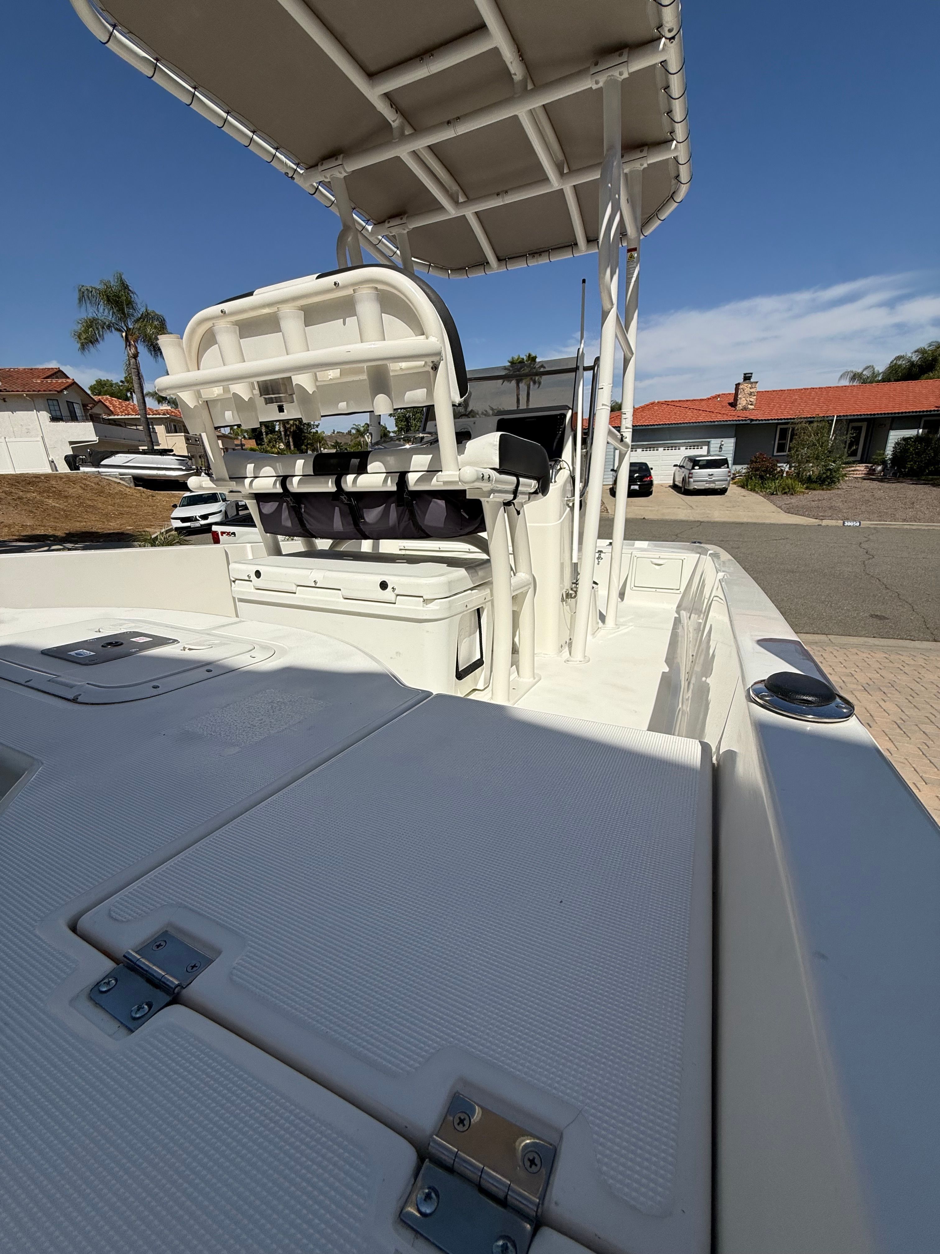1998 Robalo 2100 Bay Hunter boat with T-top and seating.
