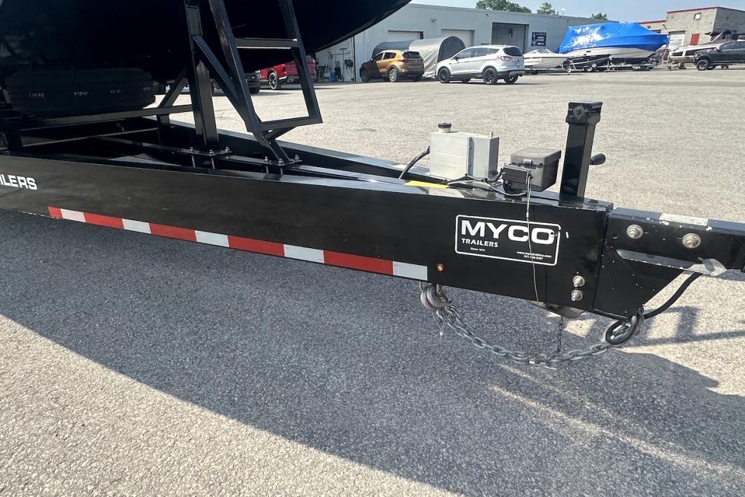 Trailer hitch of a 2018 Wright Performance 420 with Myco branding in a parking lot.