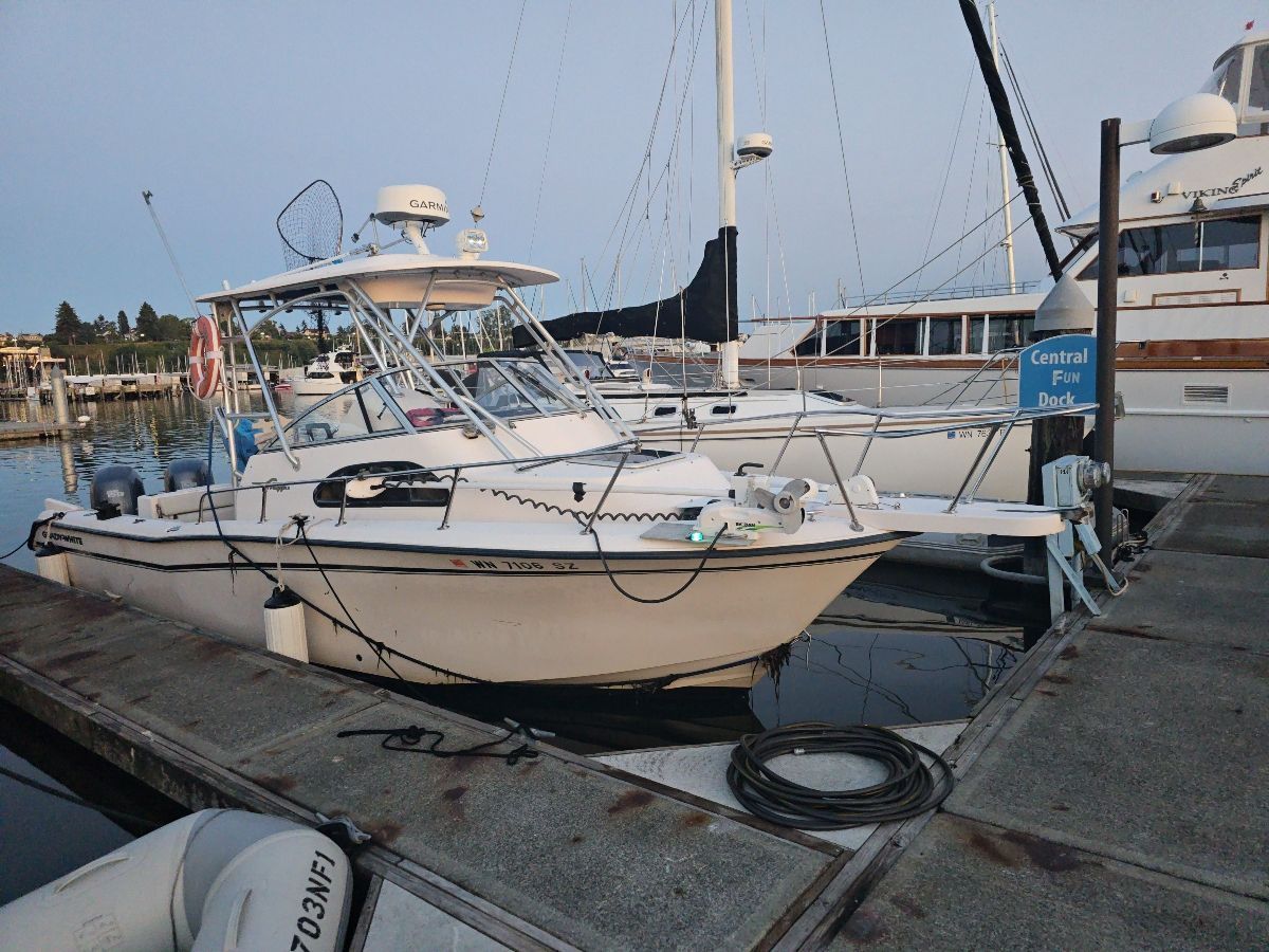 2005 Grady-White Islander 270