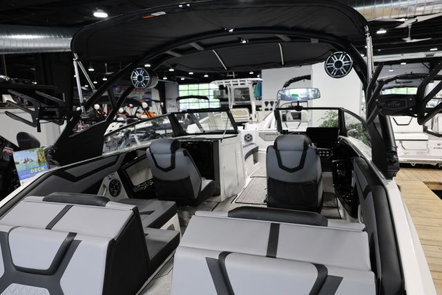 2026 Yamaha Boats 222 XE BOTH COLORS AVAILABLE - 5