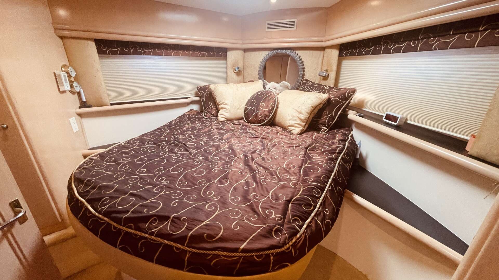 1997 CARVER YACHTS 500 COCKPIT MY - Image 11