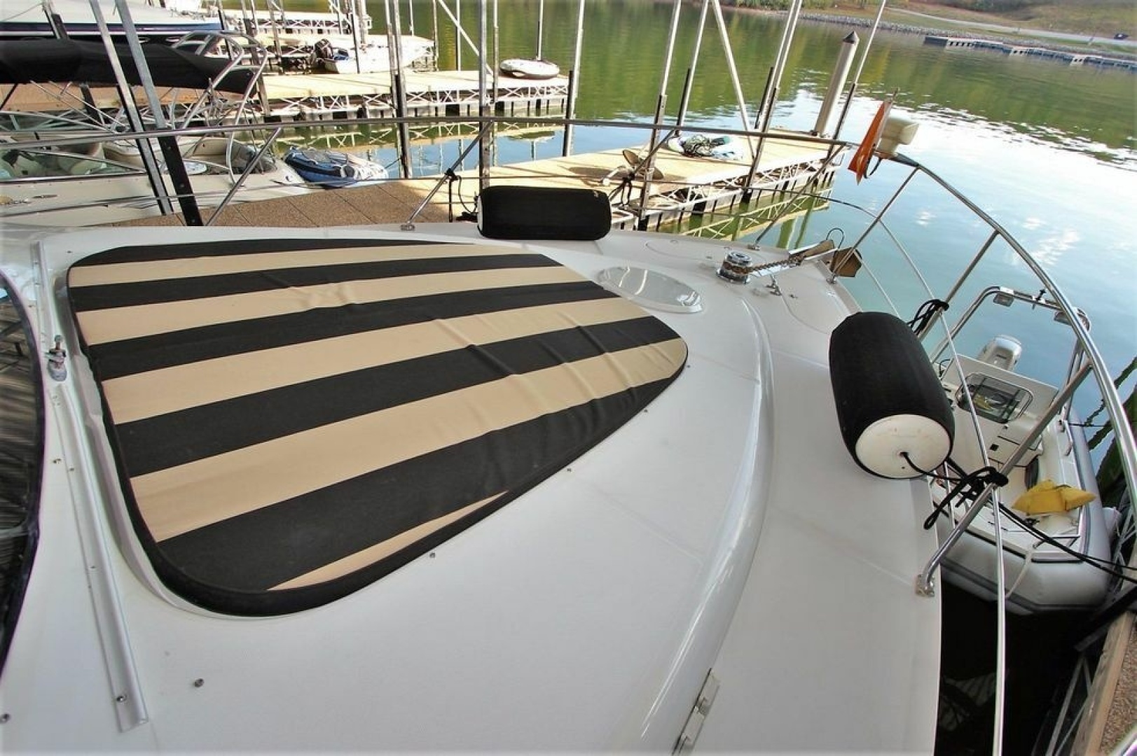 2001 Carver 570 Voyager Pilothouse - Image 16