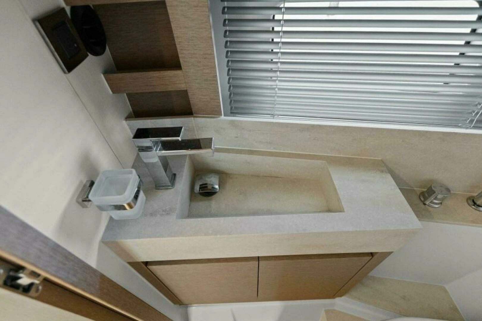2022 Prestige 590 Flybridge - Image 43