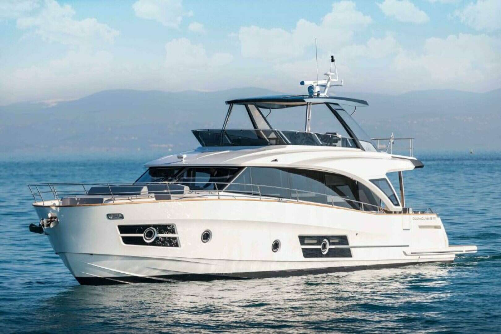 2021 Greenline OceanClass 68 Fly - Image 3