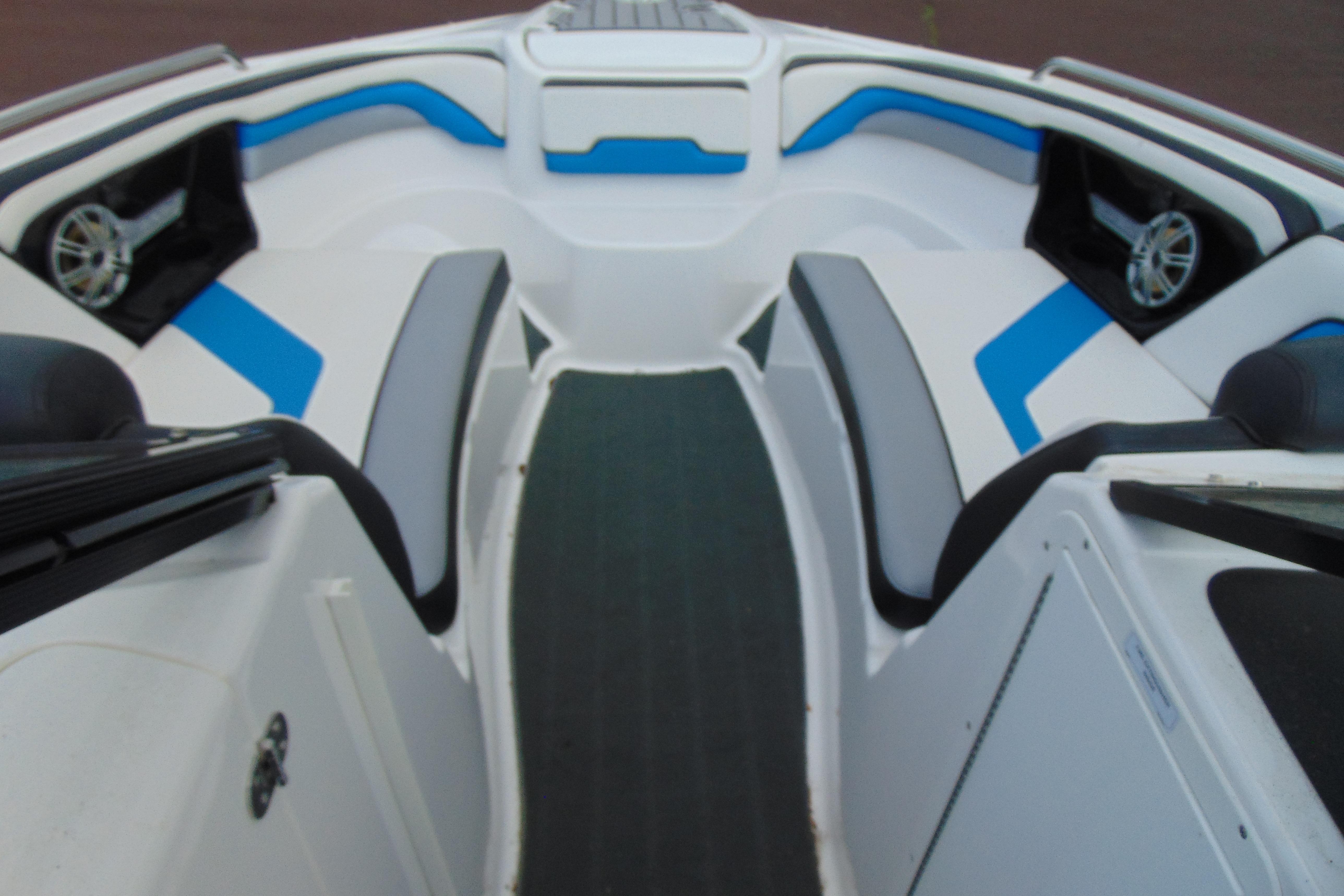 Interior view of 2016 Yamaha Boats 242X E-Series with blue and white seating.